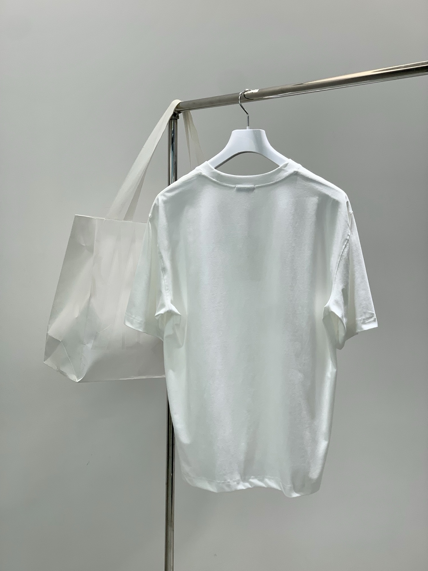 ，Moncler 蒙口，2026春夏最新品，专柜同步有售，原单狠货，时尚休闲圆领短袖T恤，上身舒适！吸睛