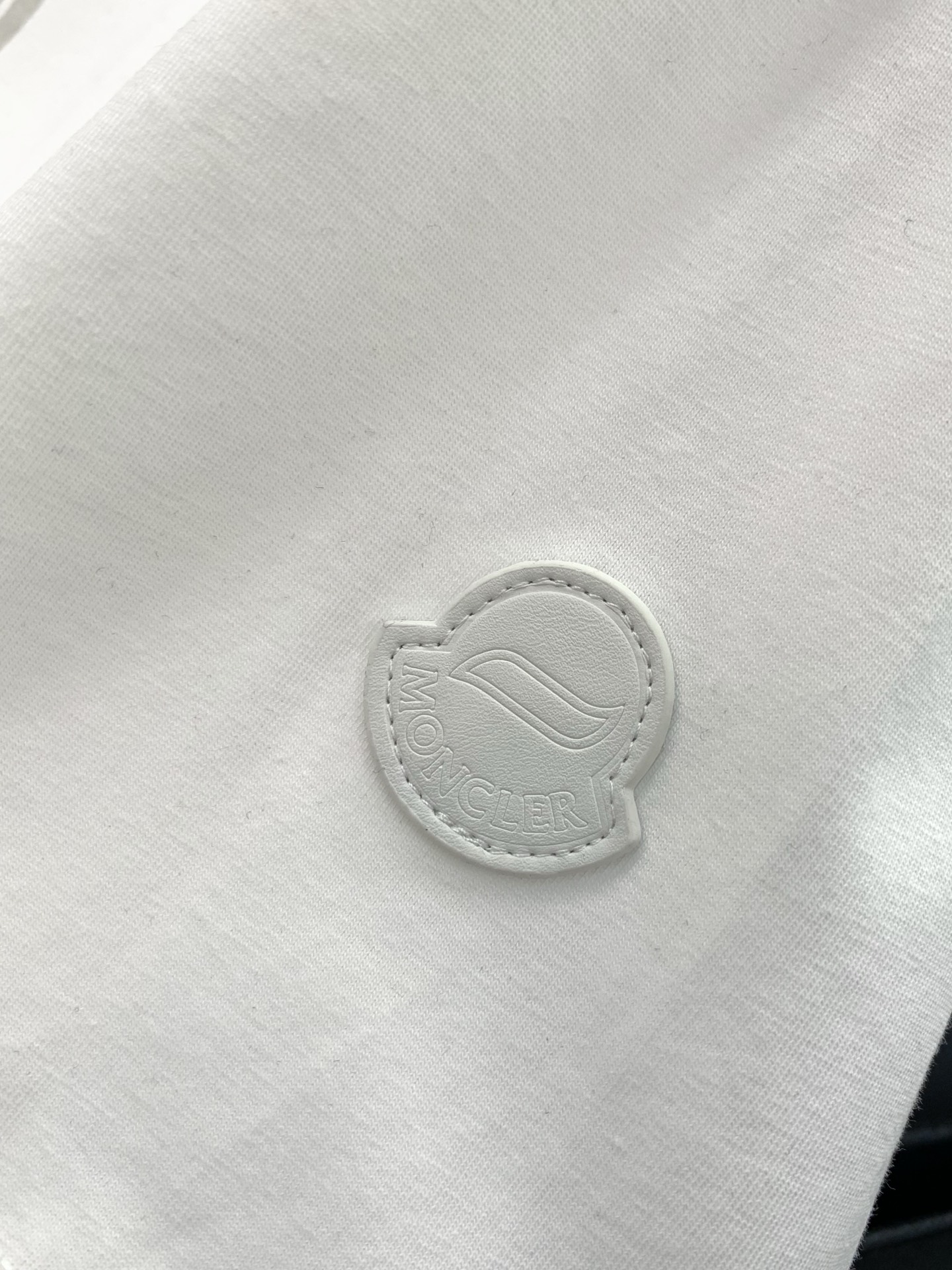 ，Moncler 蒙口，2026春夏最新品，专柜同步有售，原单狠货，时尚休闲圆领短袖T恤，上身舒适！吸睛