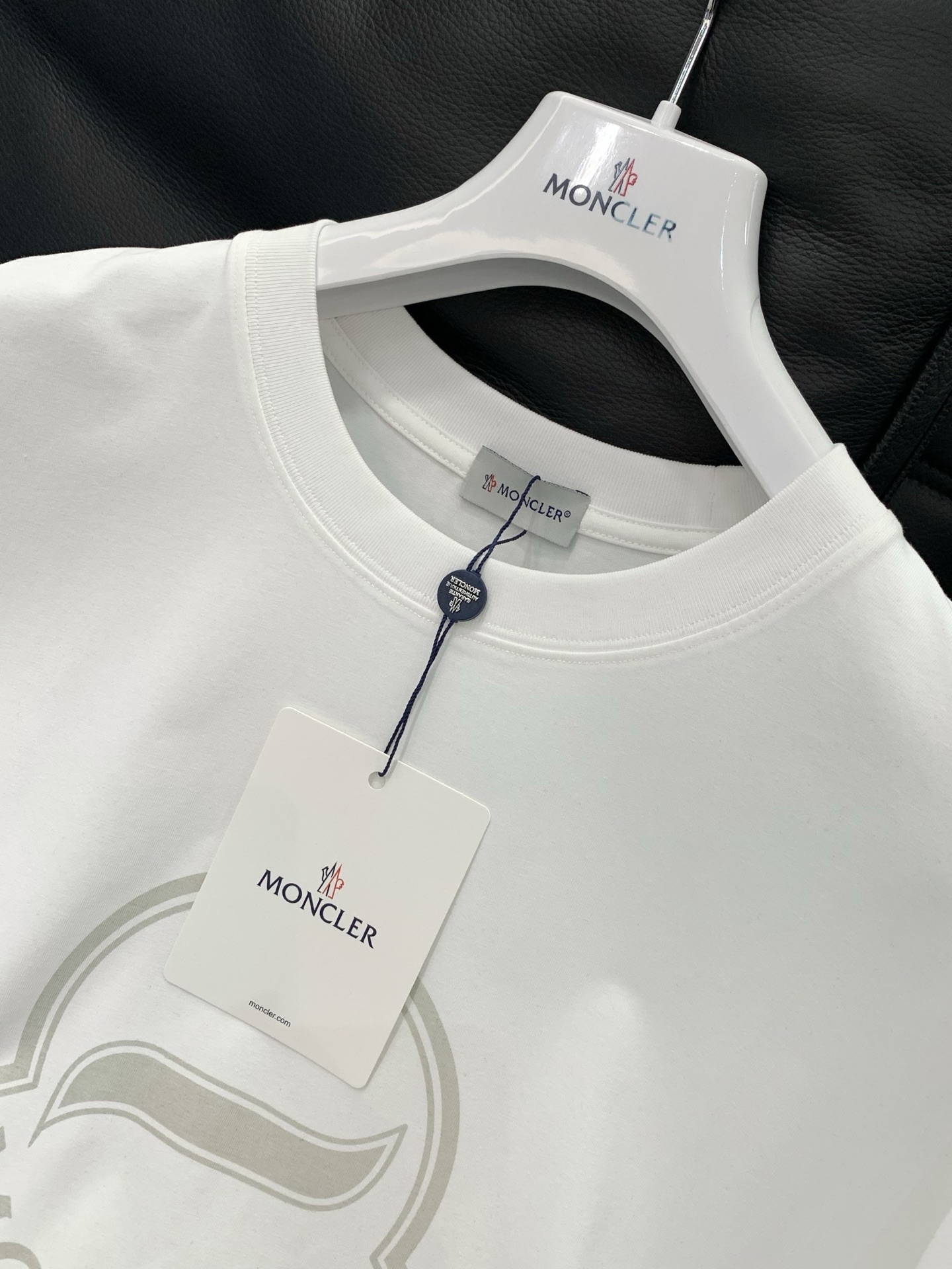 ，Moncler 蒙口，2026春夏最新品，专柜同步有售，原单狠货，时尚休闲圆领短袖T恤，上身舒适！吸睛