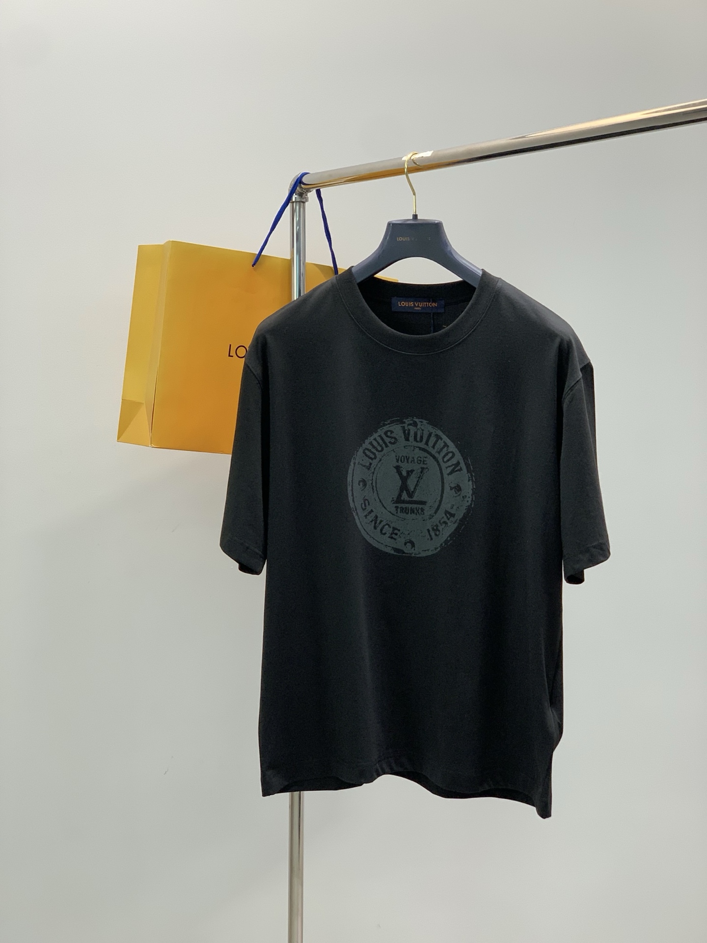 ，LouisVuitton 路易威登，夏季最新款，专柜同步有售，原单狠货，时尚休闲圆领短袖T恤，上身很有