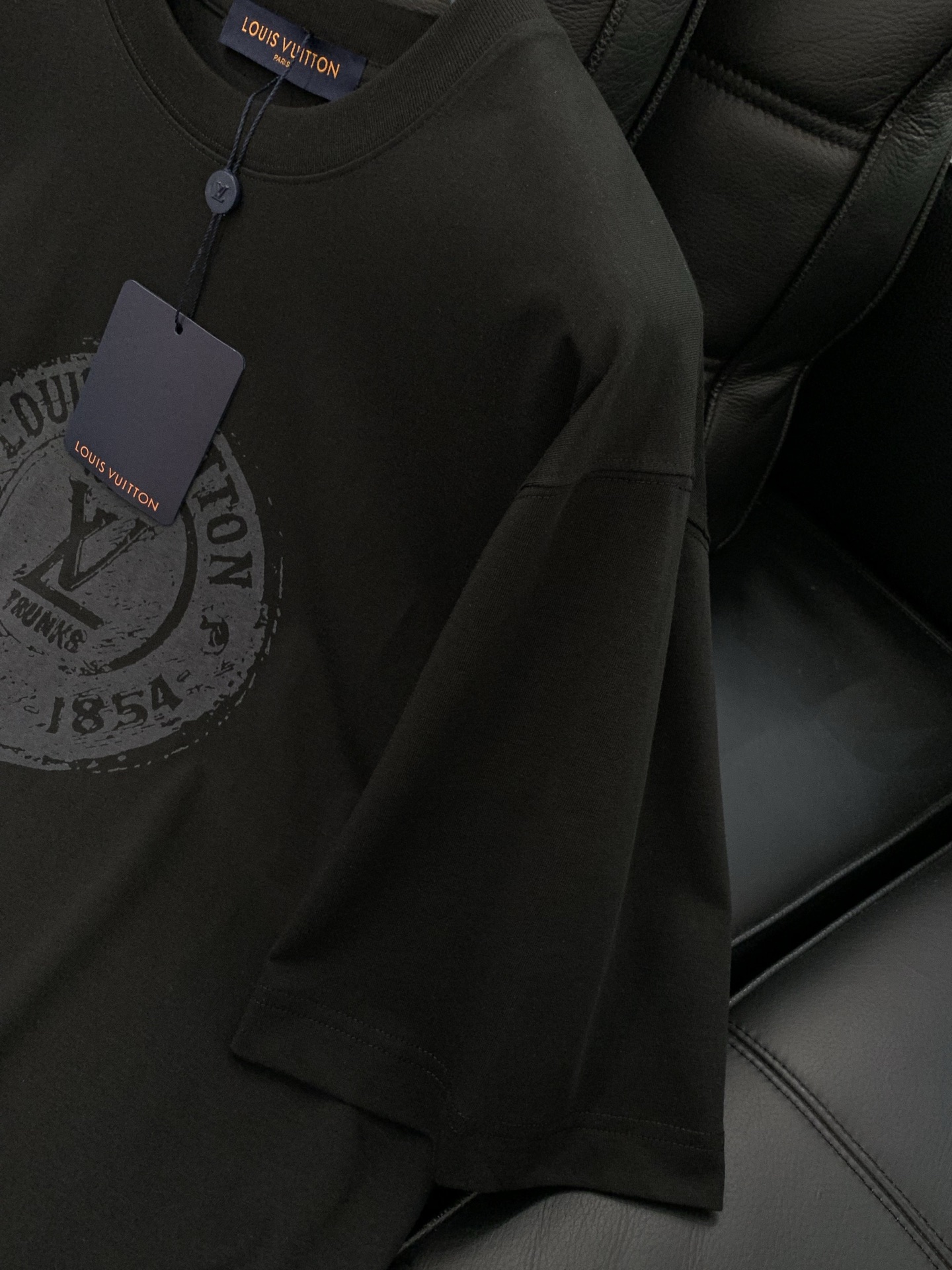 ，LouisVuitton 路易威登，夏季最新款，专柜同步有售，原单狠货，时尚休闲圆领短袖T恤，上身很有