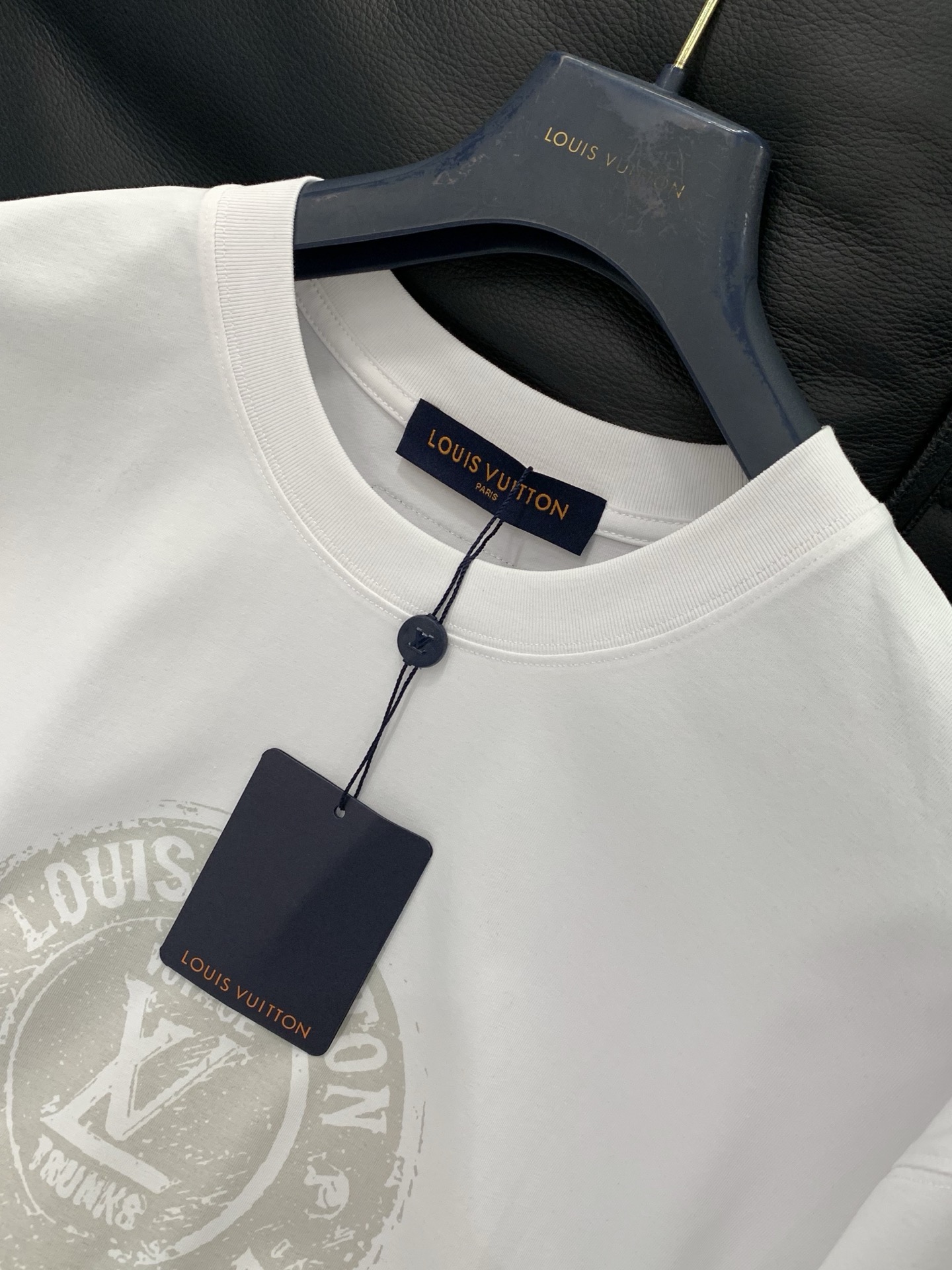 ，LouisVuitton 路易威登，夏季最新款，专柜同步有售，原单狠货，时尚休闲圆领短袖T恤，上身很有