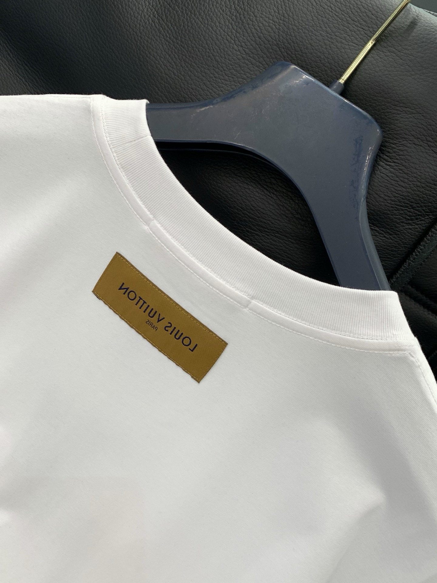 ，LouisVuitton 路易威登，夏季最新款，专柜同步有售，原单狠货，时尚休闲圆领短袖T恤，上身很有