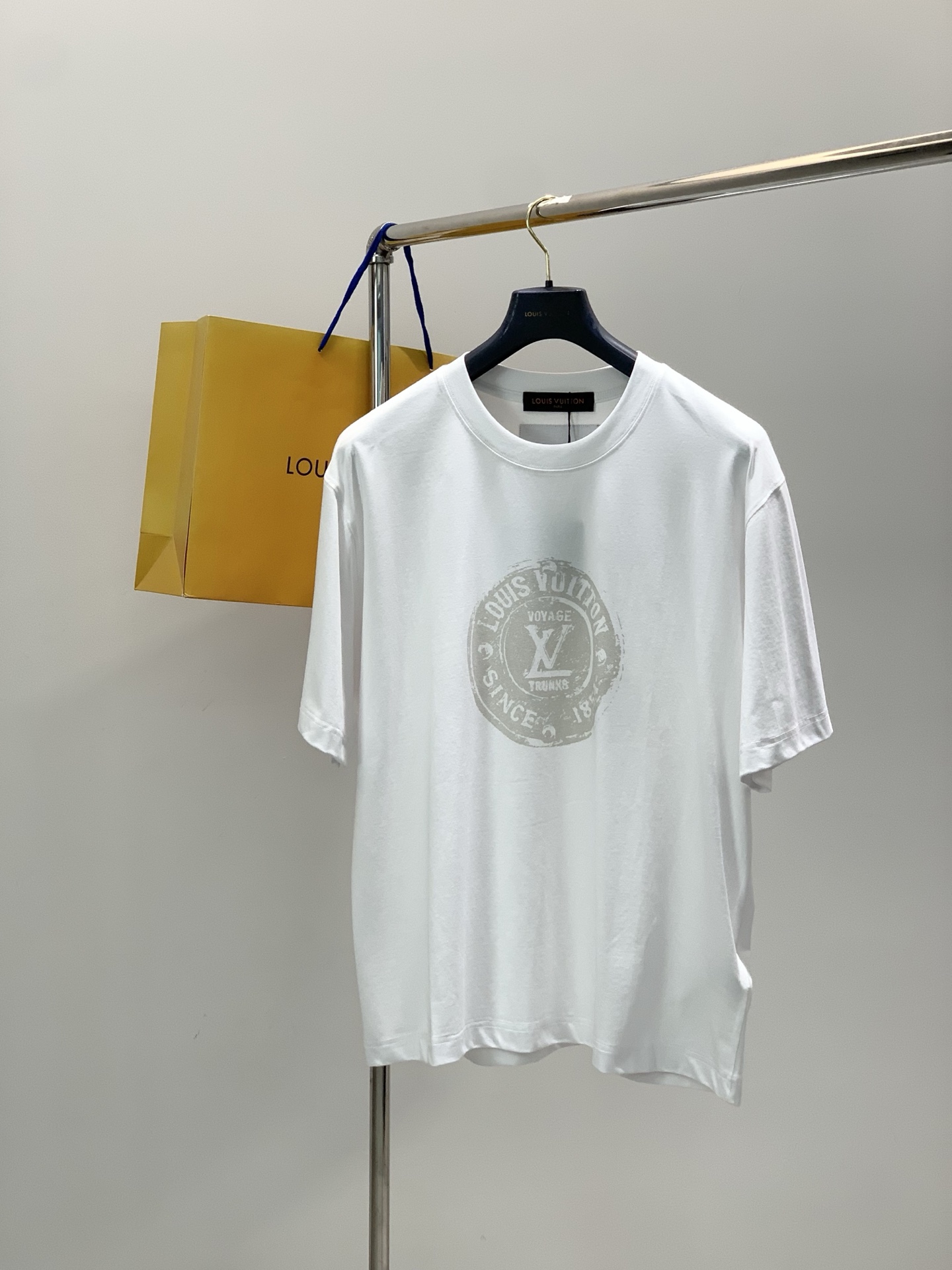 ，LouisVuitton 路易威登，夏季最新款，专柜同步有售，原单狠货，时尚休闲圆领短袖T恤，上身很有