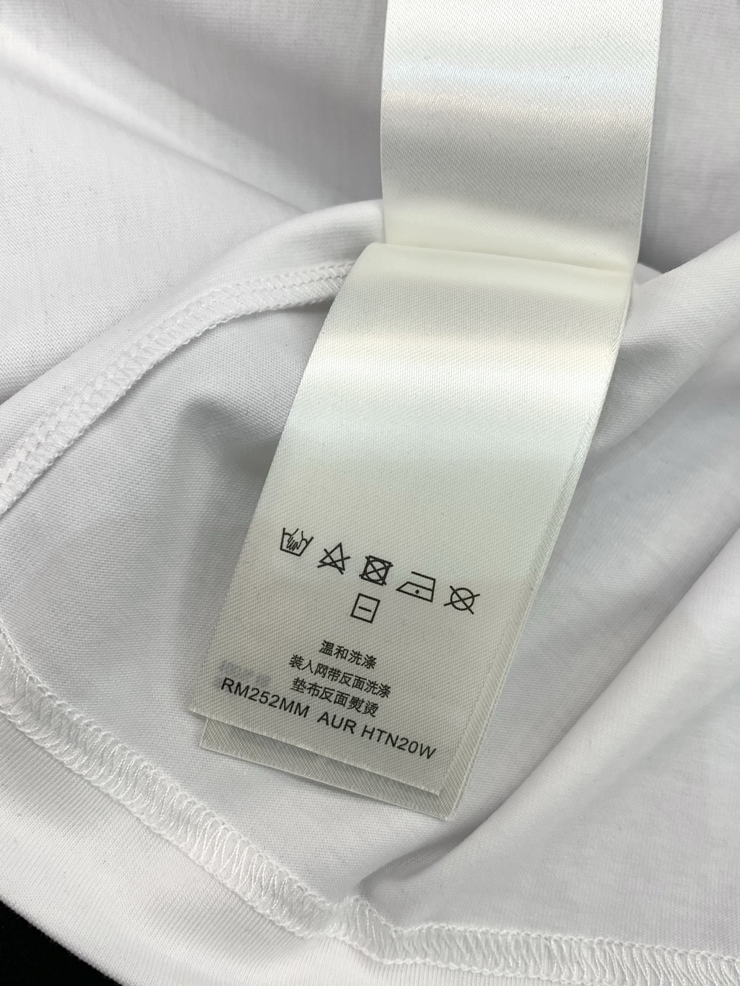 ，LouisVuitton 路易威登，夏季最新款，专柜同步有售，原单狠货，时尚休闲圆领短袖T恤，上身很有