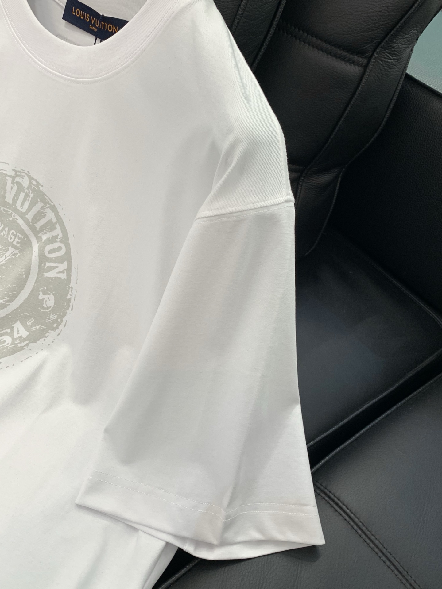 ，LouisVuitton 路易威登，夏季最新款，专柜同步有售，原单狠货，时尚休闲圆领短袖T恤，上身很有