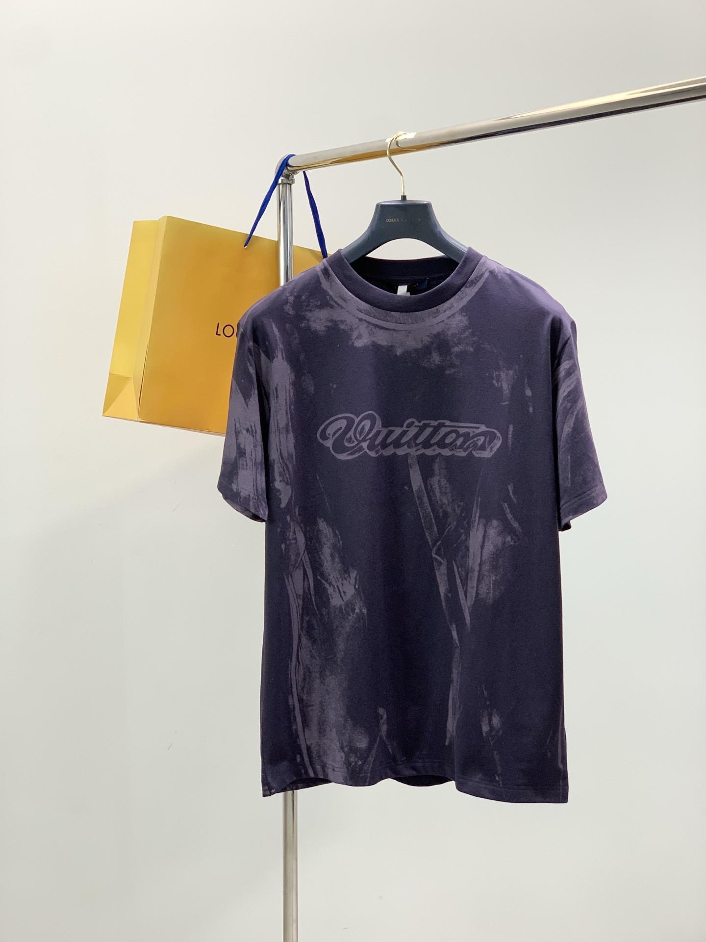 ，LouisVuitton 路易威登，2026春夏最新款，专柜同步有售，原单狠货，时尚休闲圆领短袖T恤，