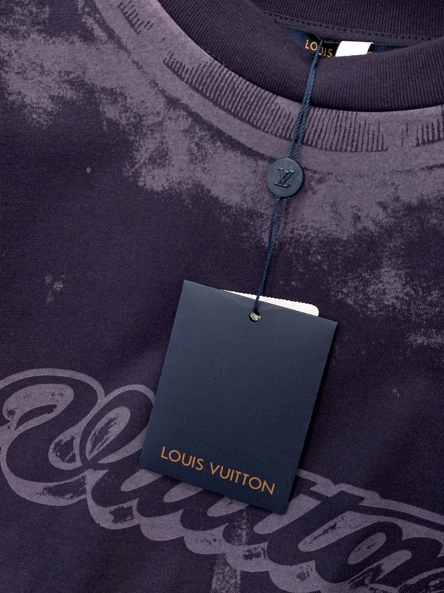 ，LouisVuitton 路易威登，2026春夏最新款，专柜同步有售，原单狠货，时尚休闲圆领短袖T恤，