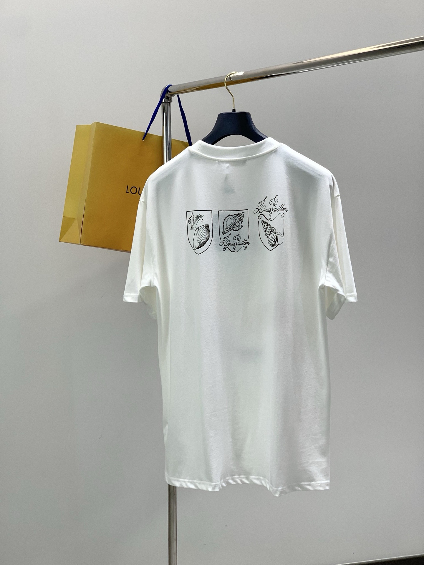 ，LouisVuitton 路易威登，2026春夏最新款，专柜同步有售，原单狠货，时尚休闲圆领短袖T恤，