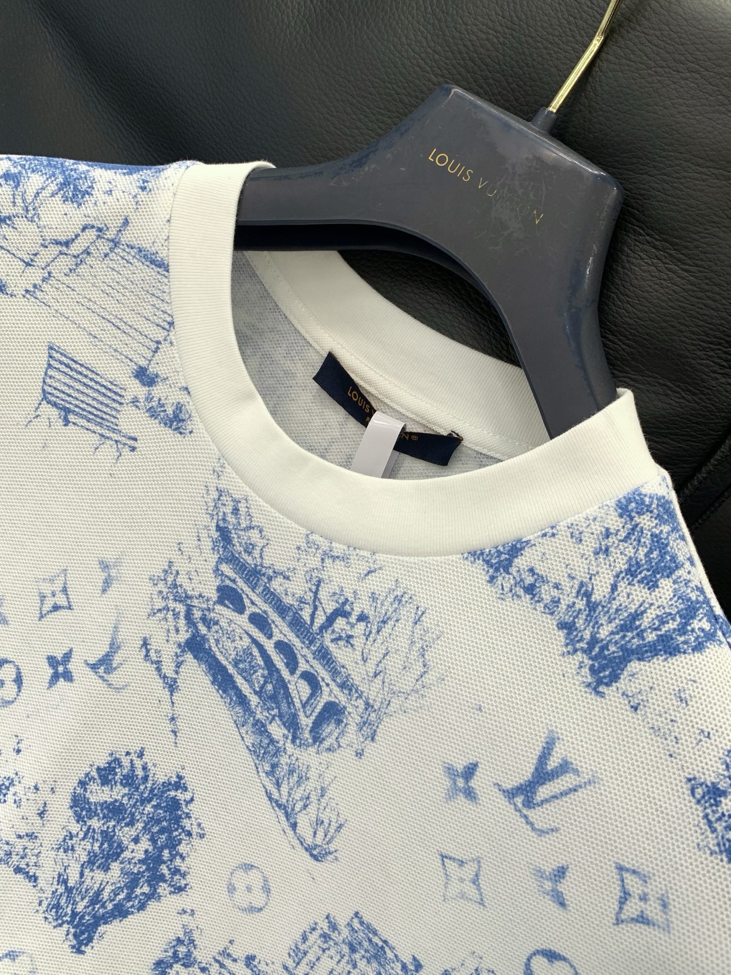 ，LouisVuitton 路易威登，2026春夏最新款，专柜同步有售，原单狠货，时尚休闲圆领短袖T恤，