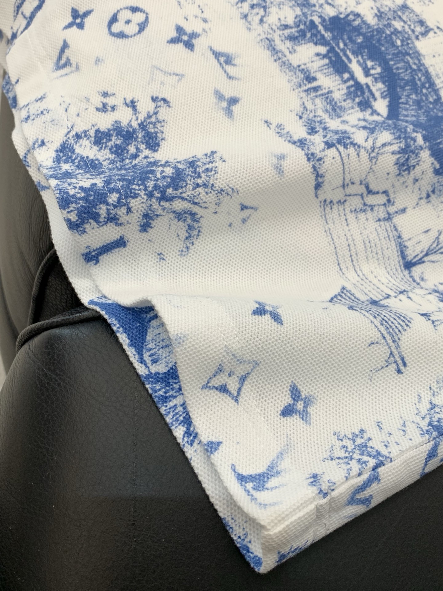 ，LouisVuitton 路易威登，2026春夏最新款，专柜同步有售，原单狠货，时尚休闲圆领短袖T恤，