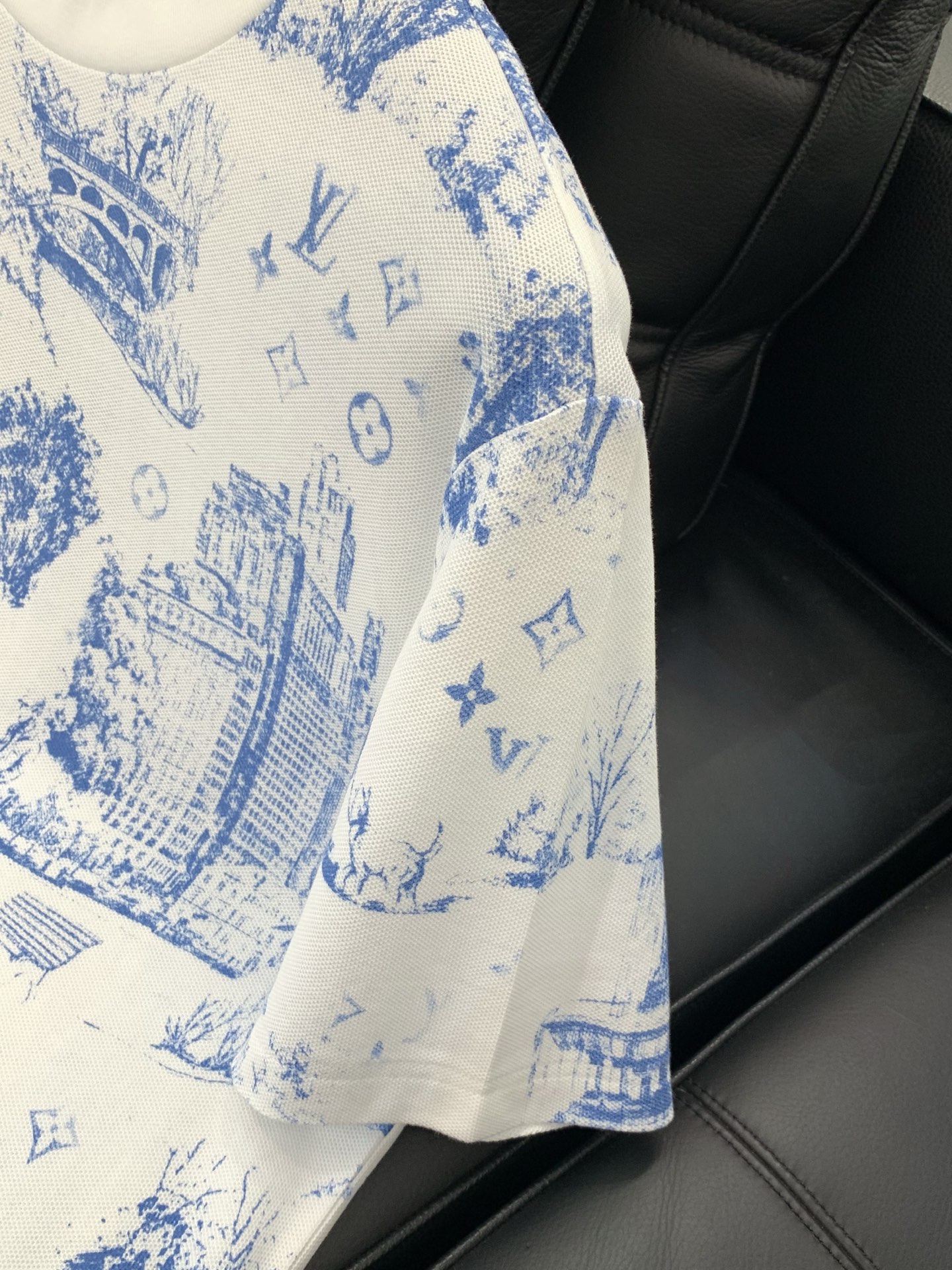 ，LouisVuitton 路易威登，2026春夏最新款，专柜同步有售，原单狠货，时尚休闲圆领短袖T恤，