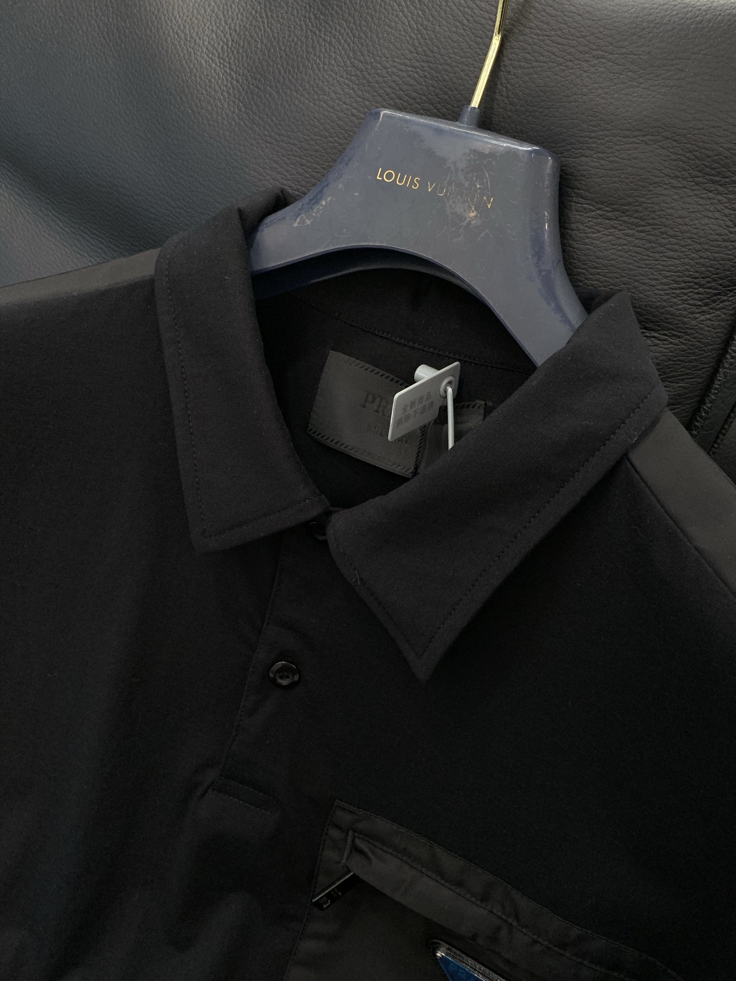 ，PRADA 普拉达，夏季最新品，专柜同步有售，时尚休闲翻领短袖T恤，进口原版面料，做工极为复杂，唯一可