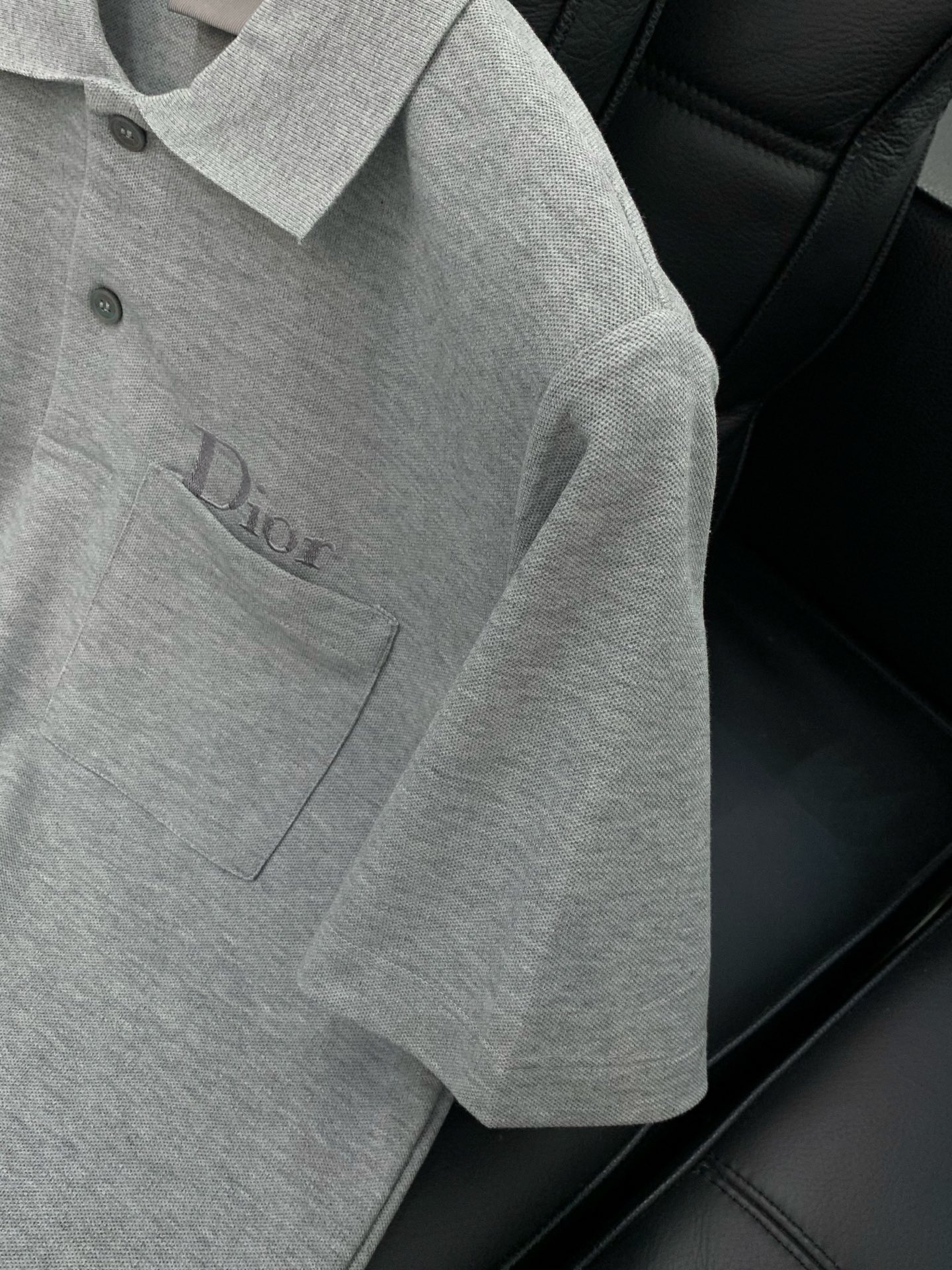 ，Dior 迪奥， 夏季新品，专柜同步有售，简约时尚休闲翻领短袖T恤，原版进口面料，舒适透气，顶级刺绣🪡