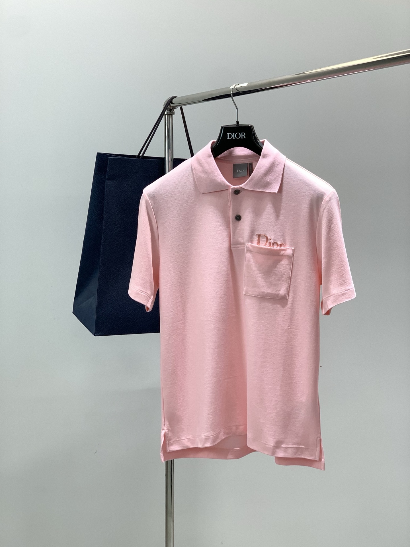 ，Dior 迪奥， 夏季新品，专柜同步有售，简约时尚休闲翻领短袖T恤，原版进口面料，舒适透气，顶级刺绣🪡
