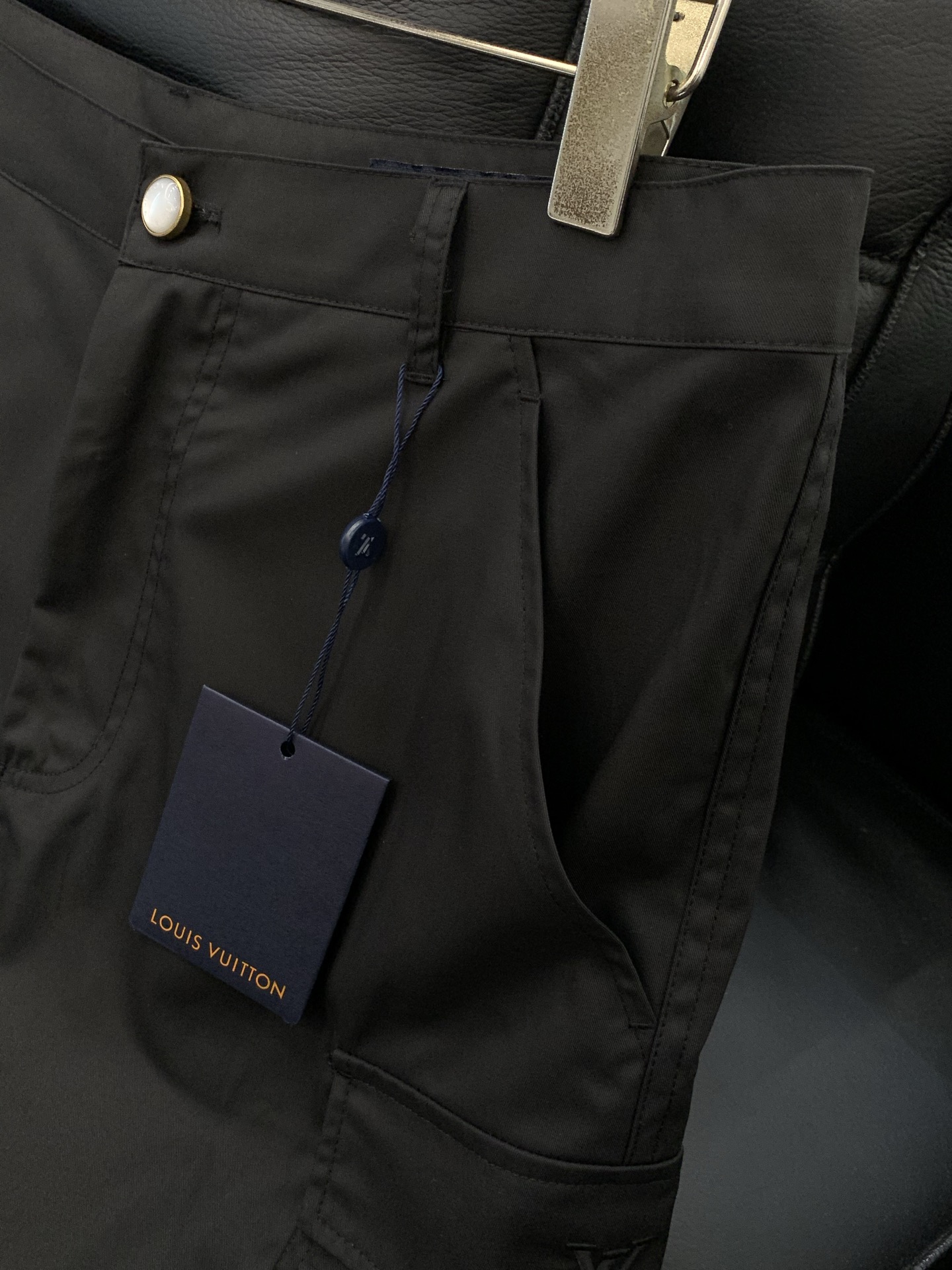，LouisVuitton 路易威登，2026夏季最新款，专柜同步有售，原单狠货，时尚休闲短裤，上身很有