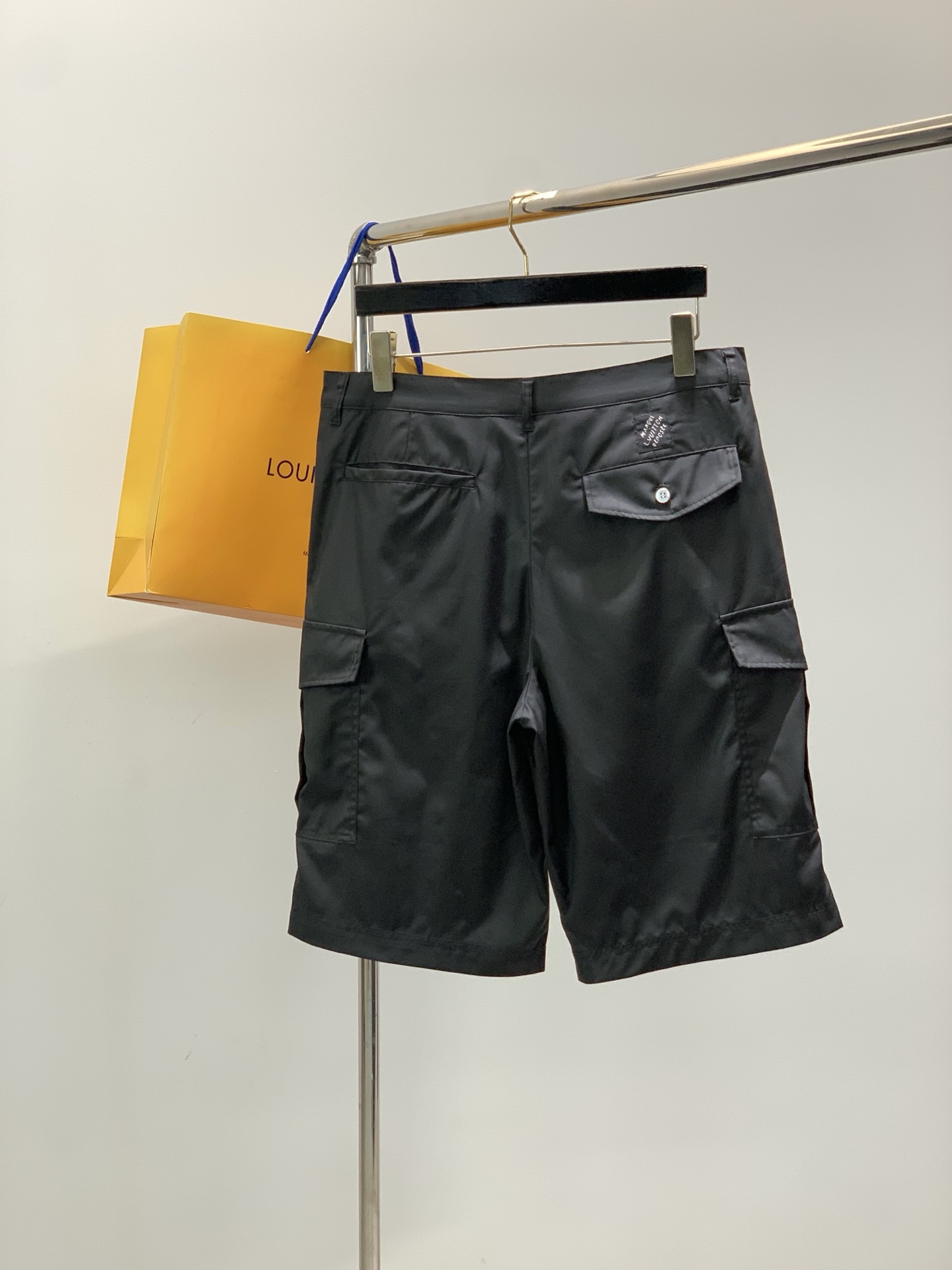 ，LouisVuitton 路易威登，2026夏季最新款，专柜同步有售，原单狠货，时尚休闲短裤，上身很有