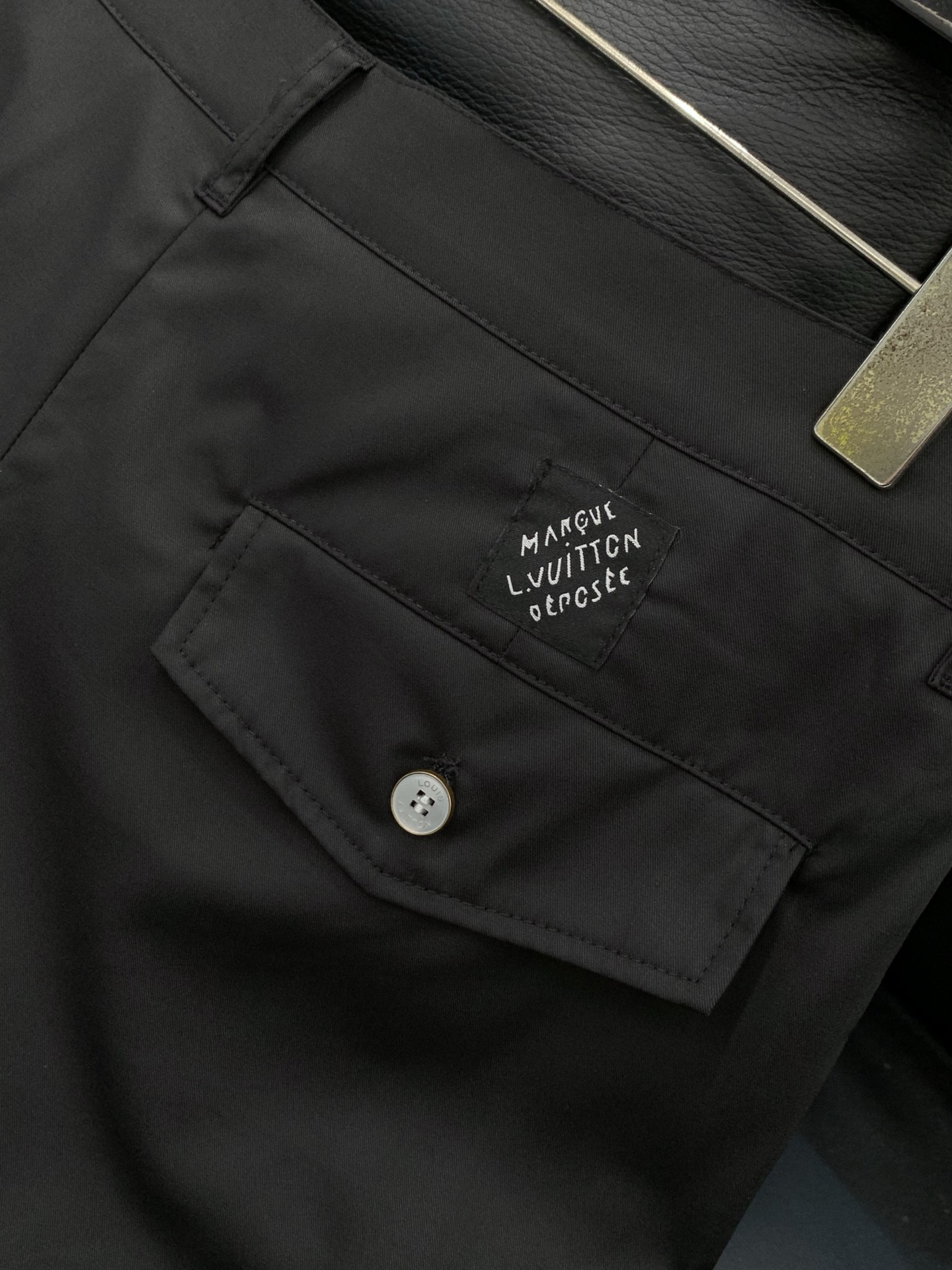 ，LouisVuitton 路易威登，2026夏季最新款，专柜同步有售，原单狠货，时尚休闲短裤，上身很有