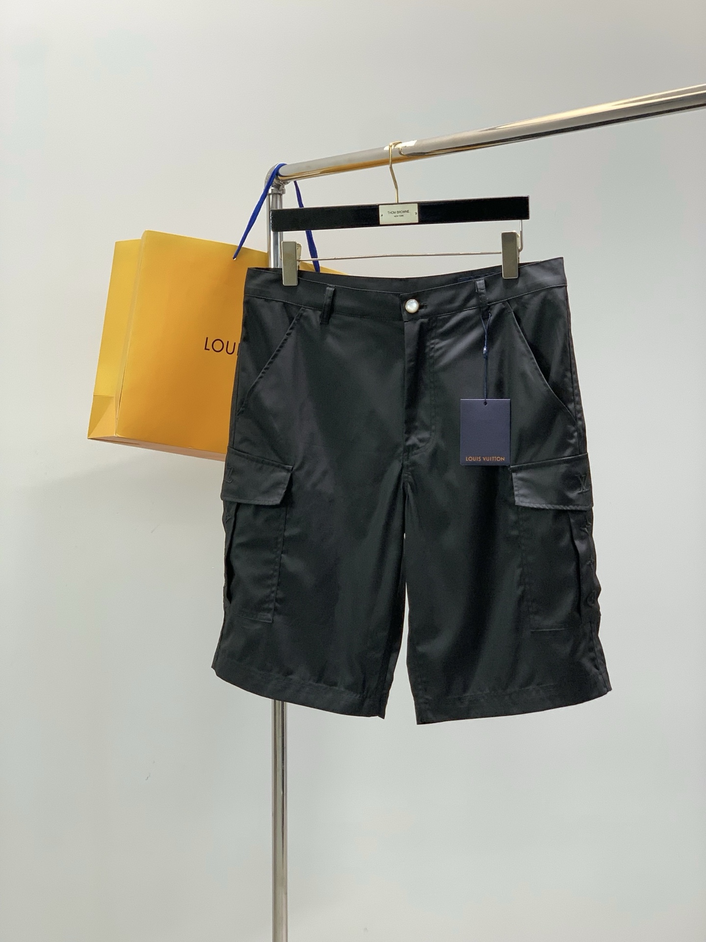 ，LouisVuitton 路易威登，2026夏季最新款，专柜同步有售，原单狠货，时尚休闲短裤，上身很有