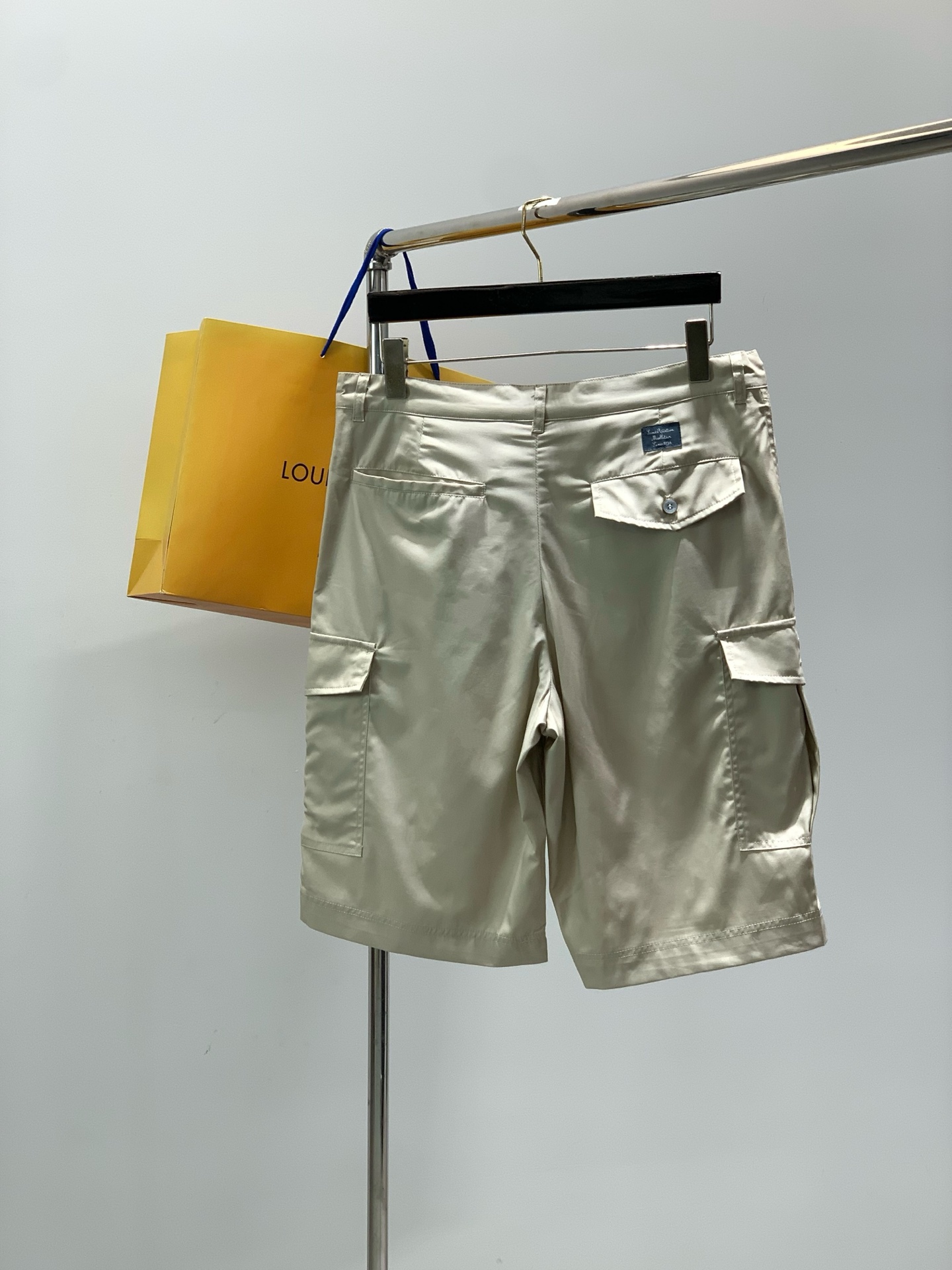 ，LouisVuitton 路易威登，2026夏季最新款，专柜同步有售，原单狠货，时尚休闲短裤，上身很有