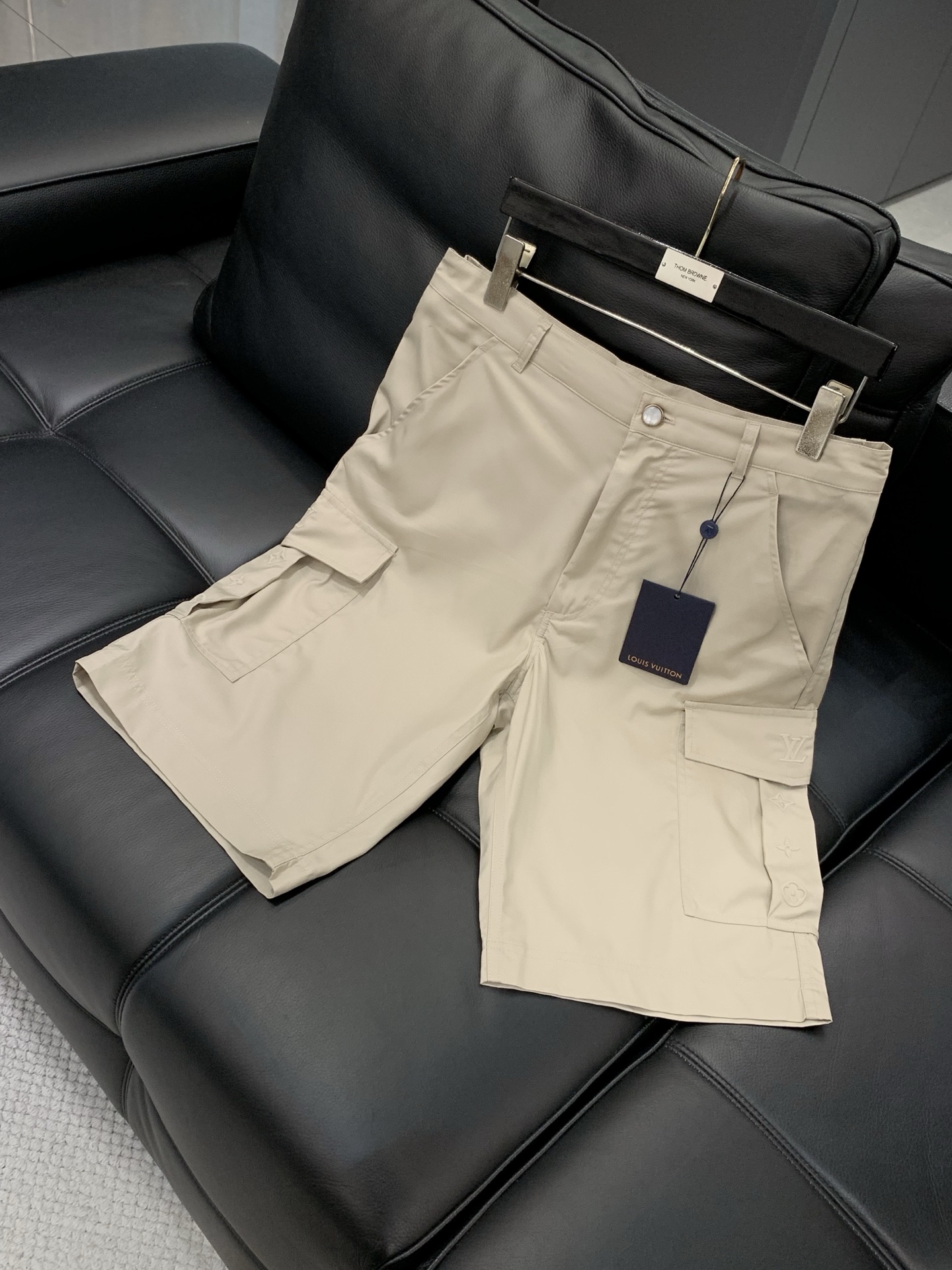 ，LouisVuitton 路易威登，2026夏季最新款，专柜同步有售，原单狠货，时尚休闲短裤，上身很有