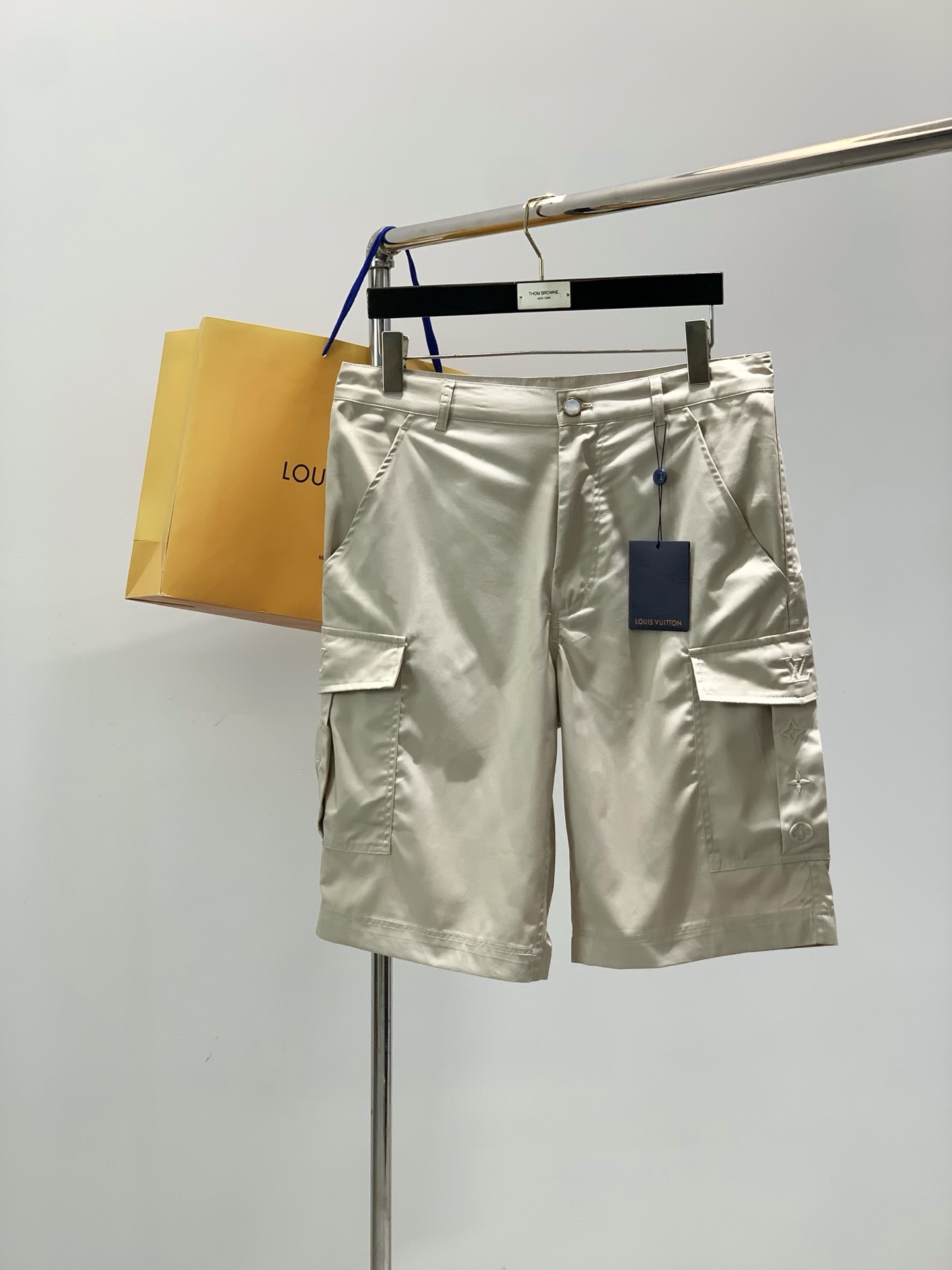 ，LouisVuitton 路易威登，2026夏季最新款，专柜同步有售，原单狠货，时尚休闲短裤，上身很有