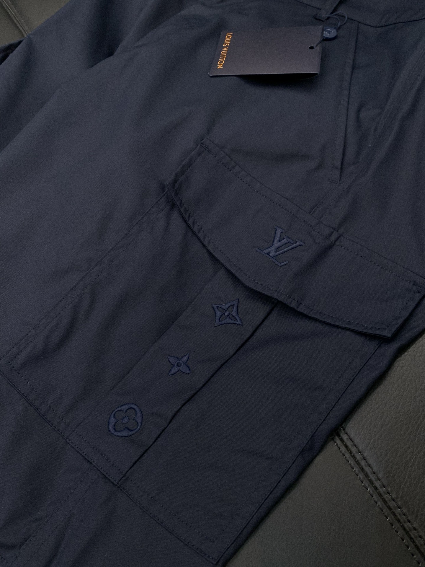 ，LouisVuitton 路易威登，2026夏季最新款，专柜同步有售，原单狠货，时尚休闲短裤，上身很有