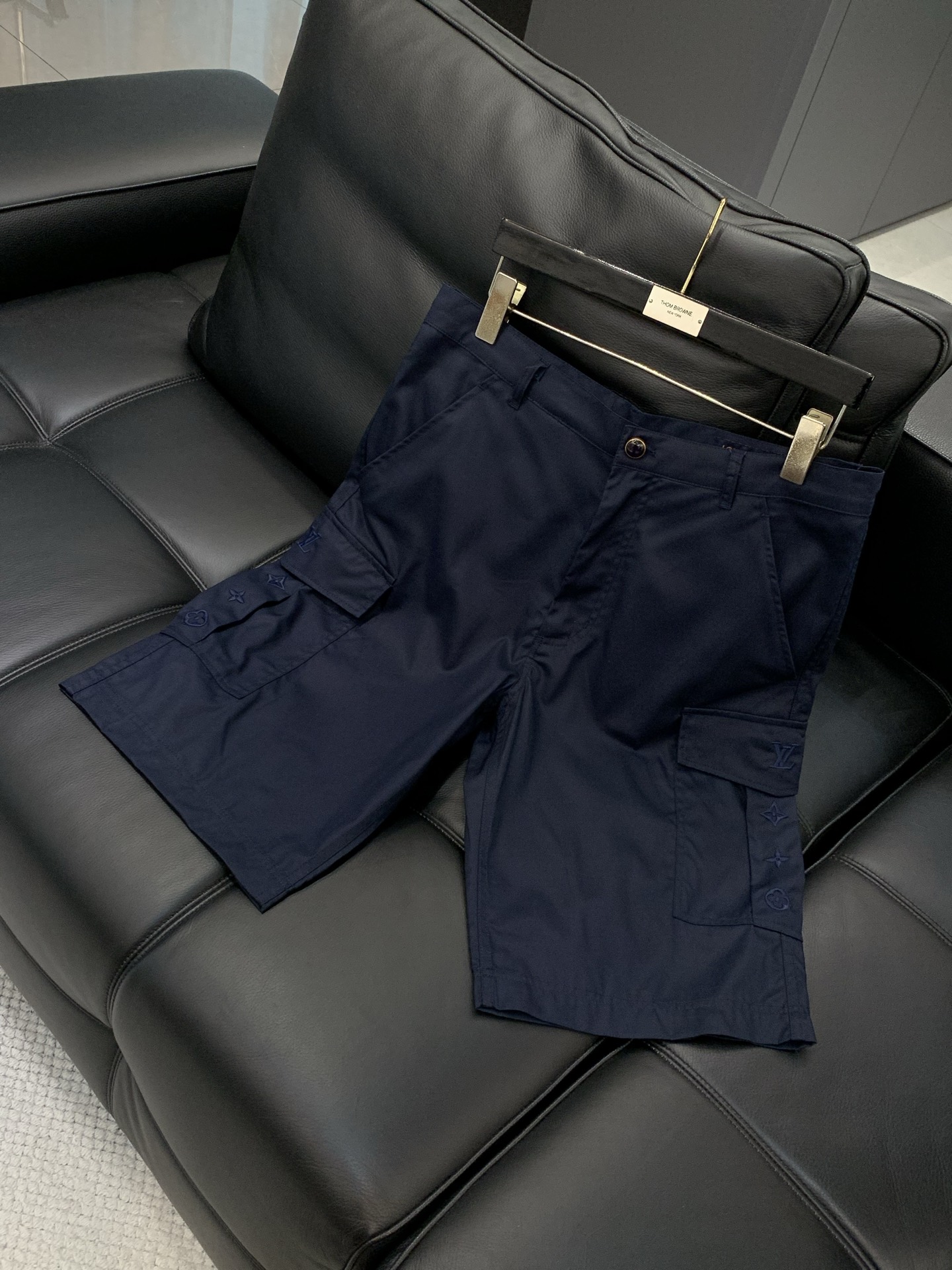 ，LouisVuitton 路易威登，2026夏季最新款，专柜同步有售，原单狠货，时尚休闲短裤，上身很有