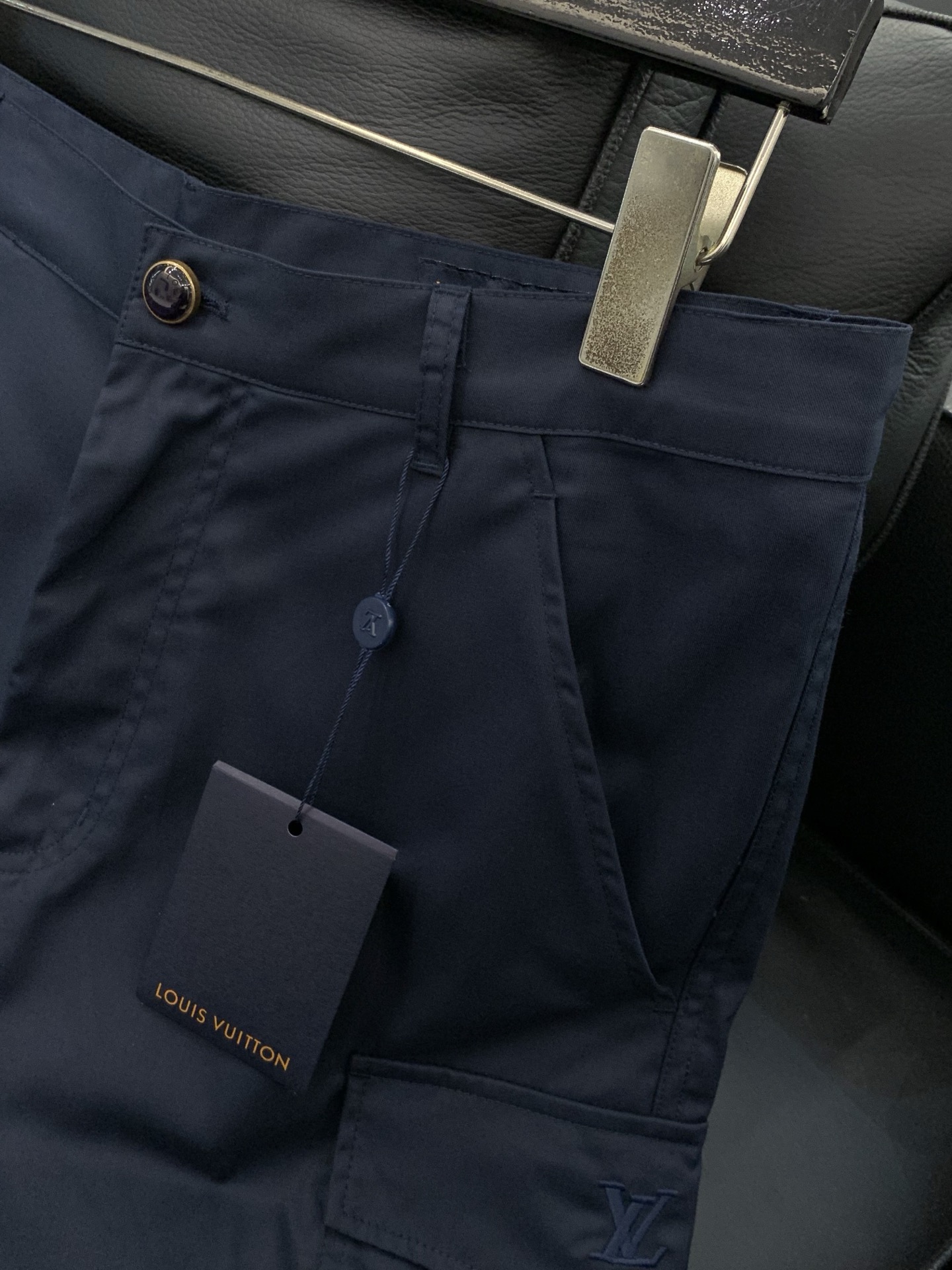 ，LouisVuitton 路易威登，2026夏季最新款，专柜同步有售，原单狠货，时尚休闲短裤，上身很有