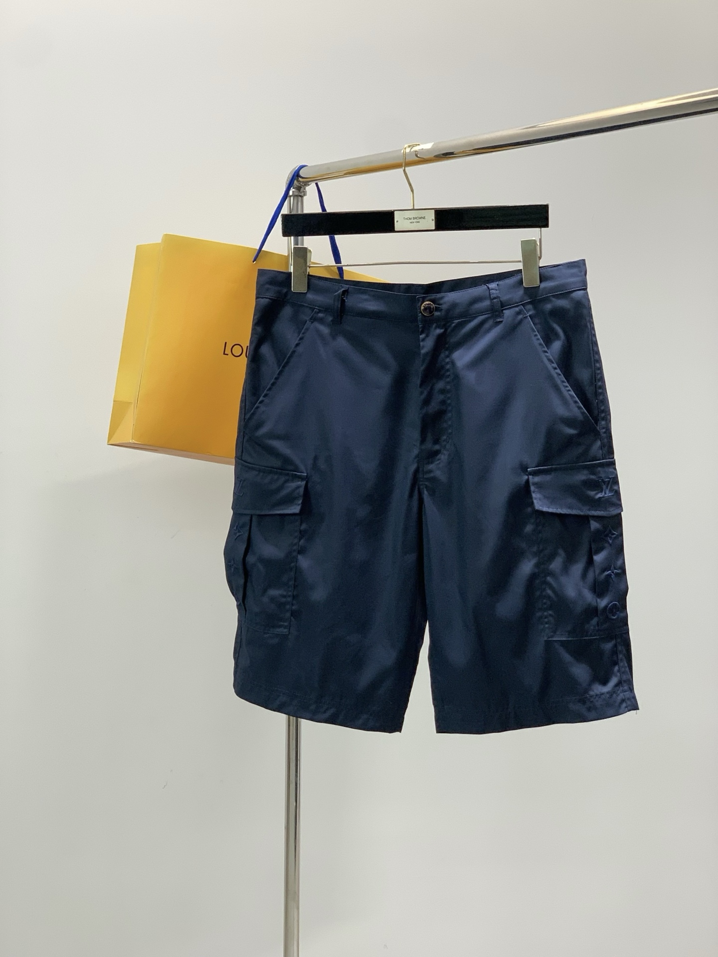 ，LouisVuitton 路易威登，2026夏季最新款，专柜同步有售，原单狠货，时尚休闲短裤，上身很有