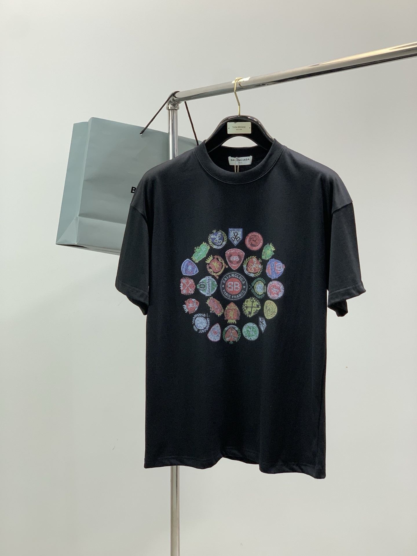 ，Balenciaga 巴黎世家，2026春夏最新款，专柜同步有售，原单狠货，爆款时尚休闲圆领短袖T恤，