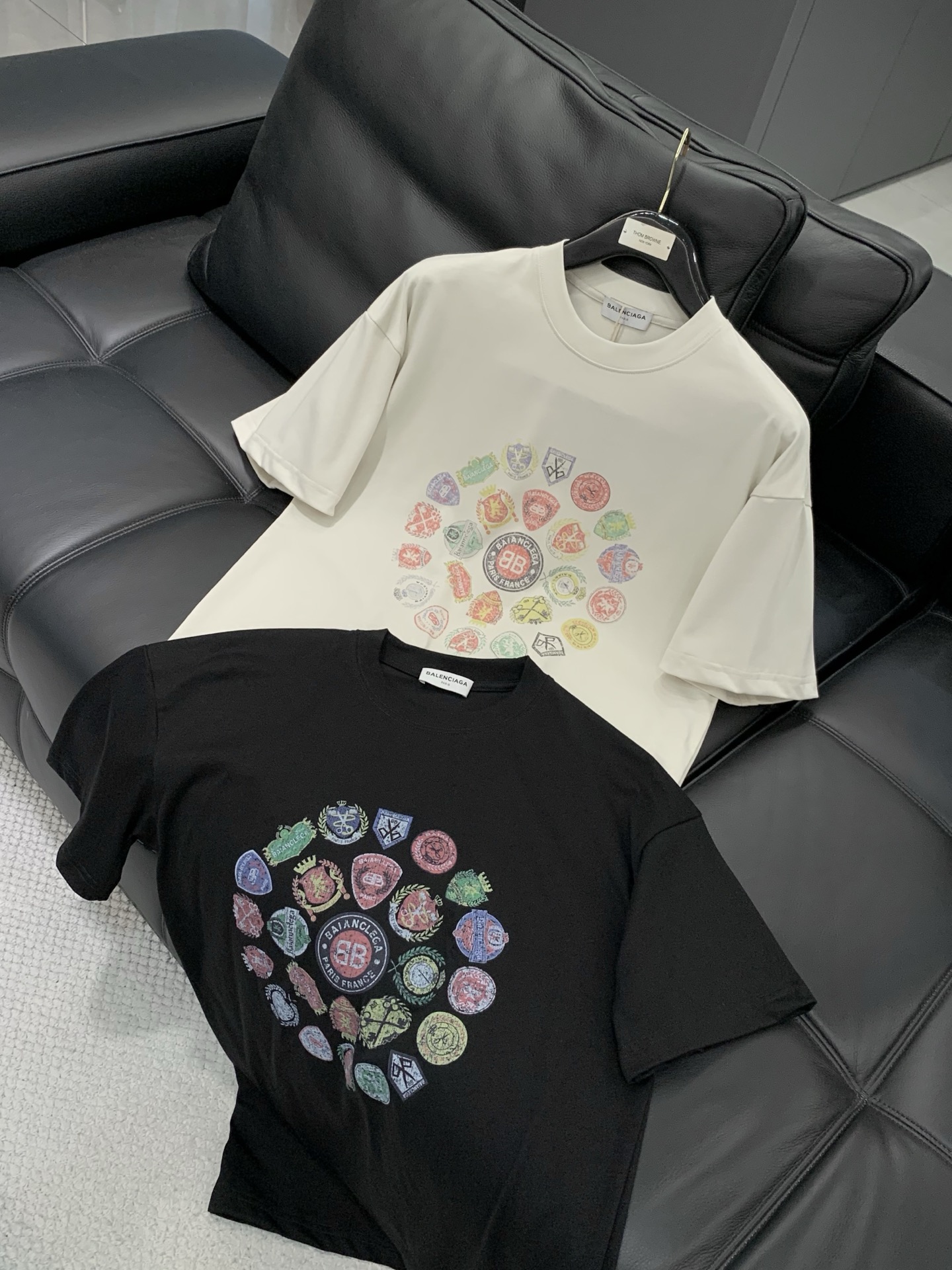 ，Balenciaga 巴黎世家，2026春夏最新款，专柜同步有售，原单狠货，爆款时尚休闲圆领短袖T恤，