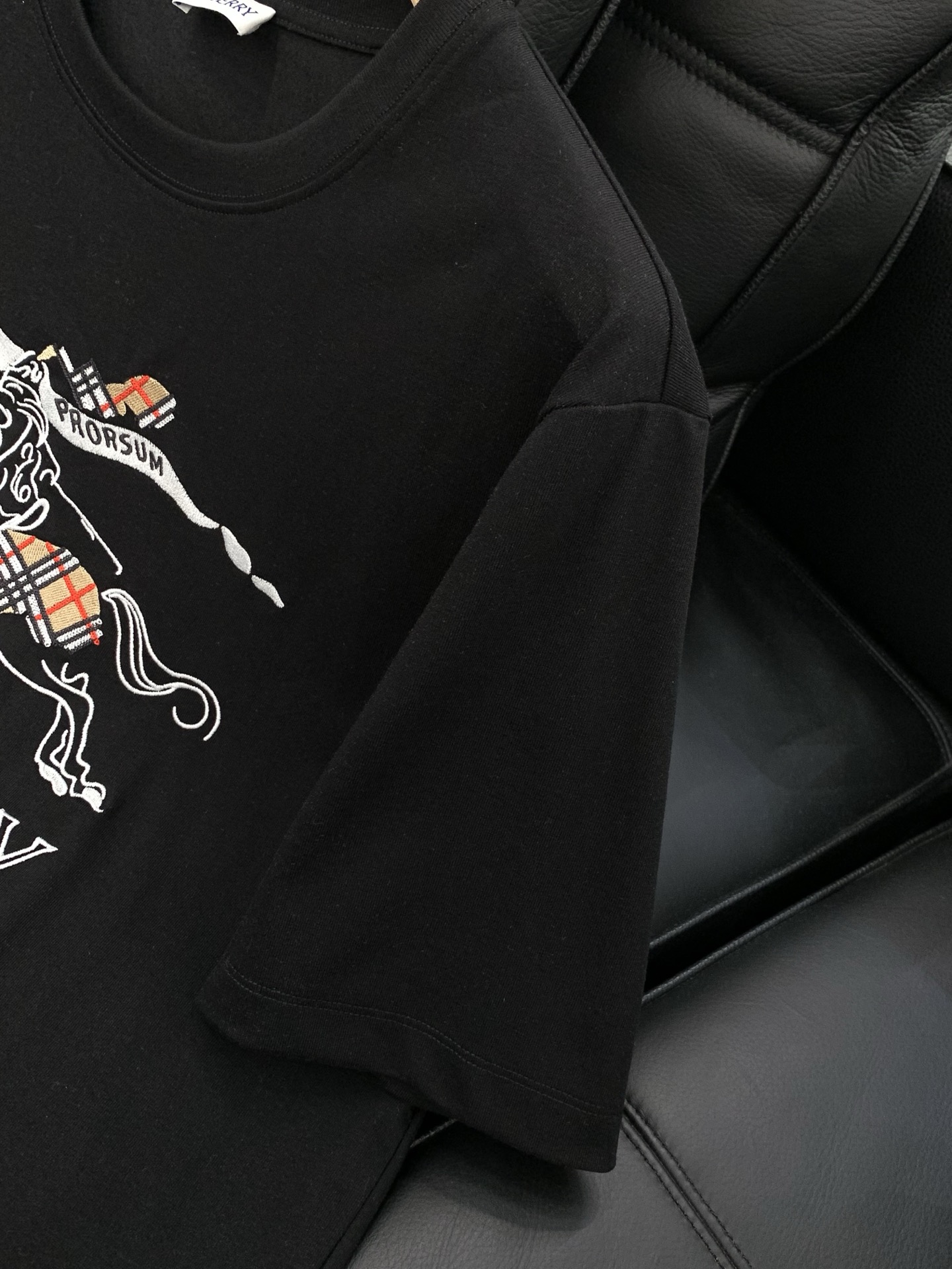 ，Burberry 巴宝莉，2026春夏最新品，专柜同步有售，原单狠货，时尚休闲圆领短袖T恤，进口原版面