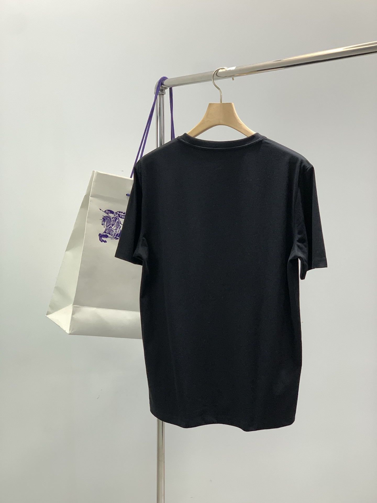 ，Burberry 巴宝莉，2026春夏最新品，专柜同步有售，原单狠货，时尚休闲圆领短袖T恤，进口原版面