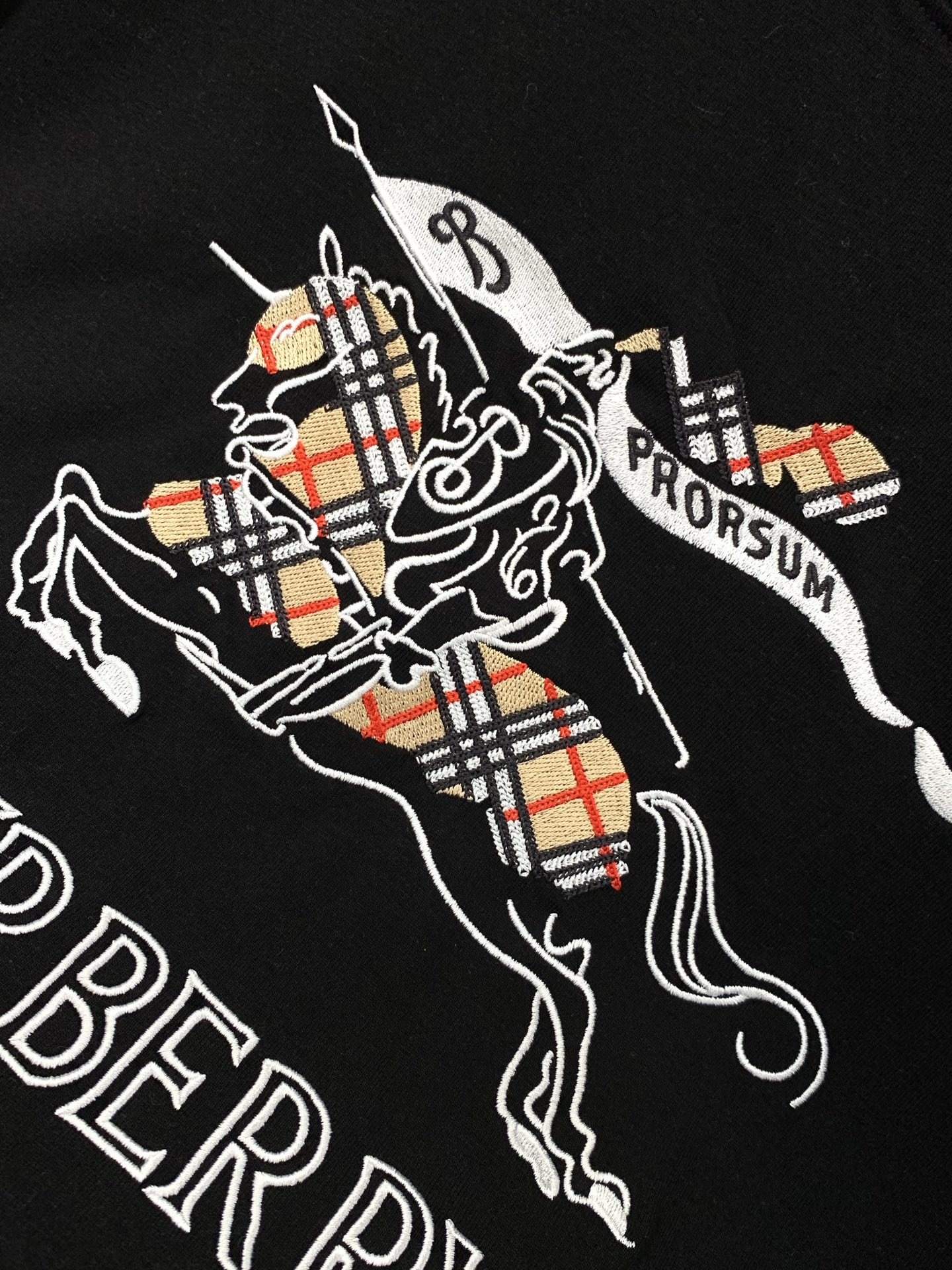 ，Burberry 巴宝莉，2026春夏最新品，专柜同步有售，原单狠货，时尚休闲圆领短袖T恤，进口原版面