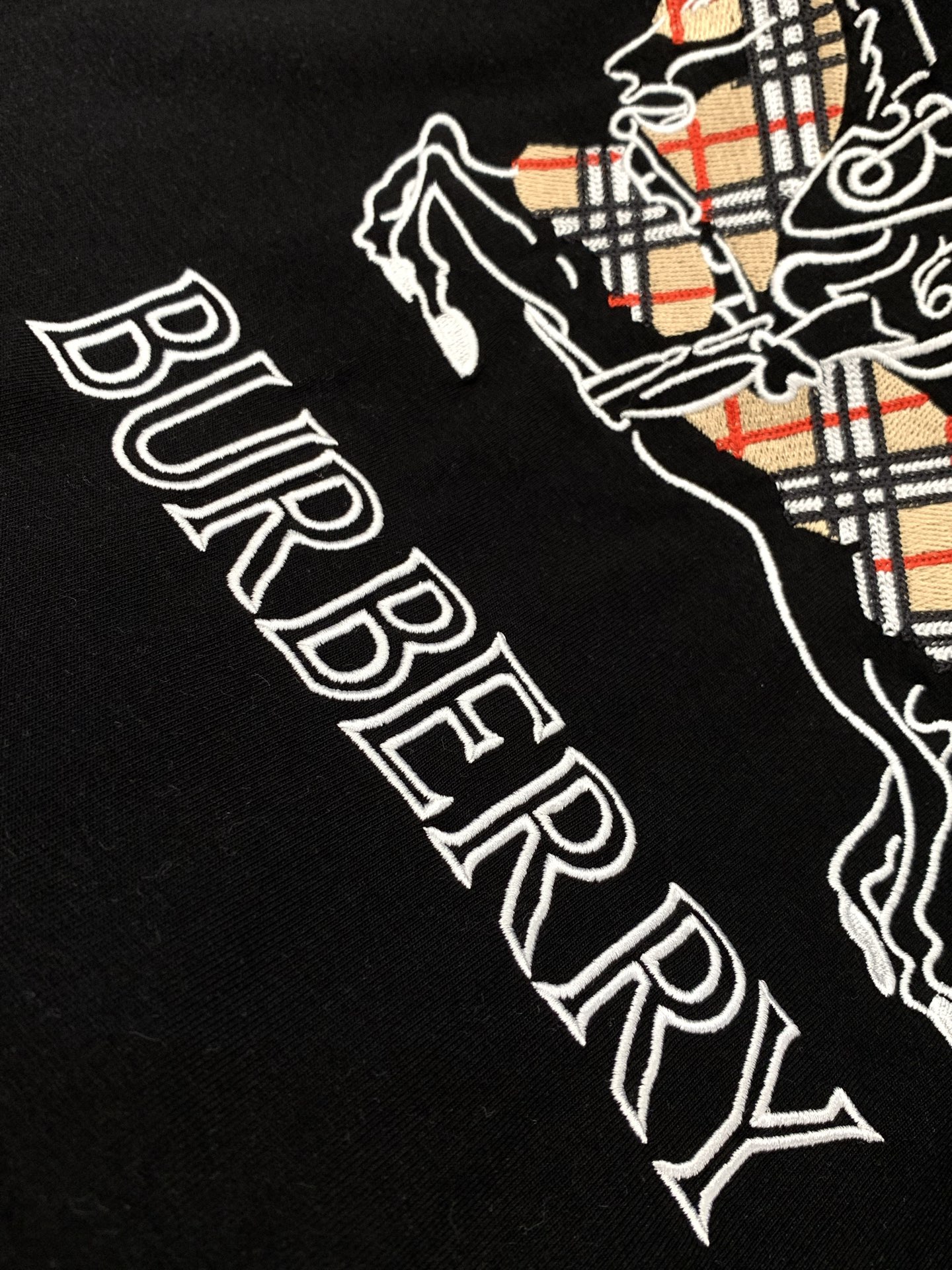 ，Burberry 巴宝莉，2026春夏最新品，专柜同步有售，原单狠货，时尚休闲圆领短袖T恤，进口原版面