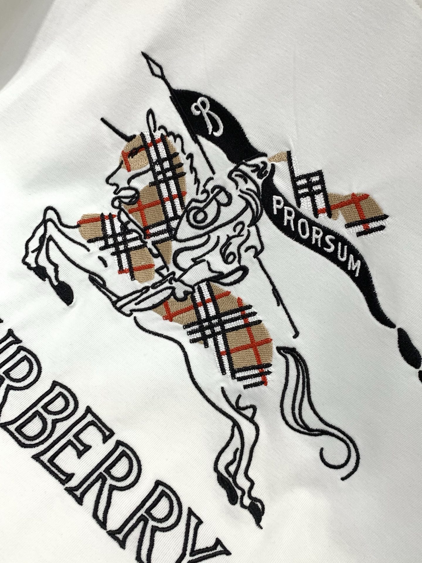 ，Burberry 巴宝莉，2026春夏最新品，专柜同步有售，原单狠货，时尚休闲圆领短袖T恤，进口原版面