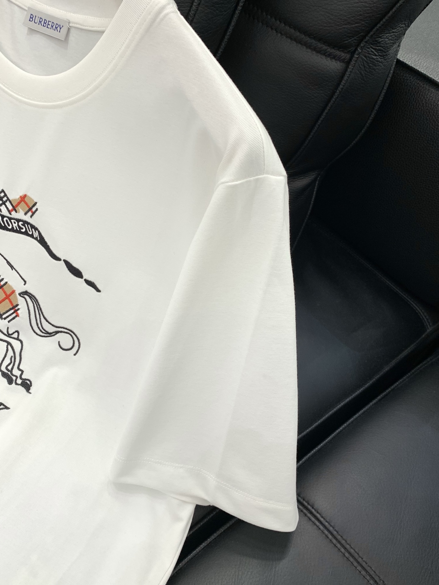 ，Burberry 巴宝莉，2026春夏最新品，专柜同步有售，原单狠货，时尚休闲圆领短袖T恤，进口原版面