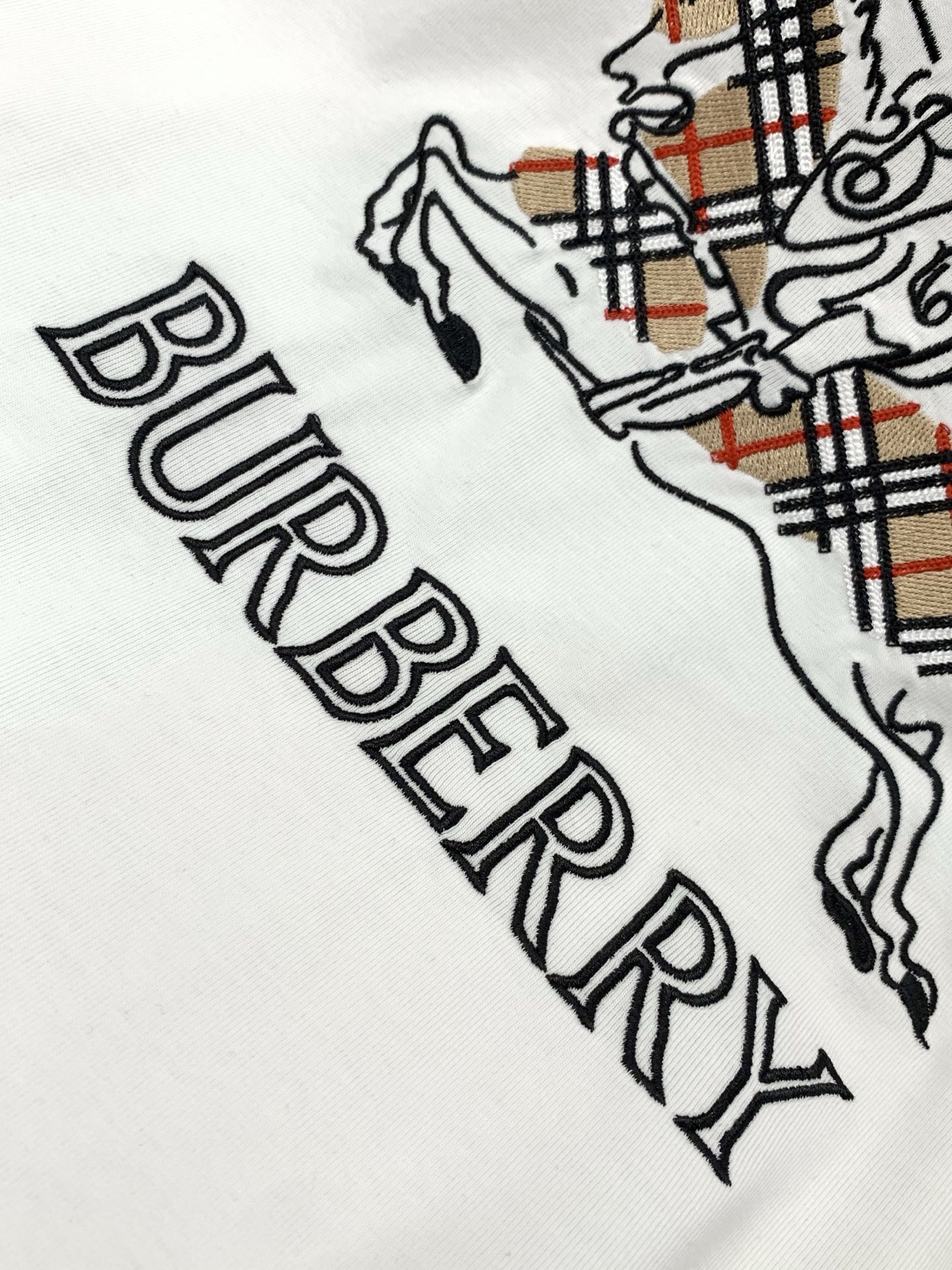 ，Burberry 巴宝莉，2026春夏最新品，专柜同步有售，原单狠货，时尚休闲圆领短袖T恤，进口原版面