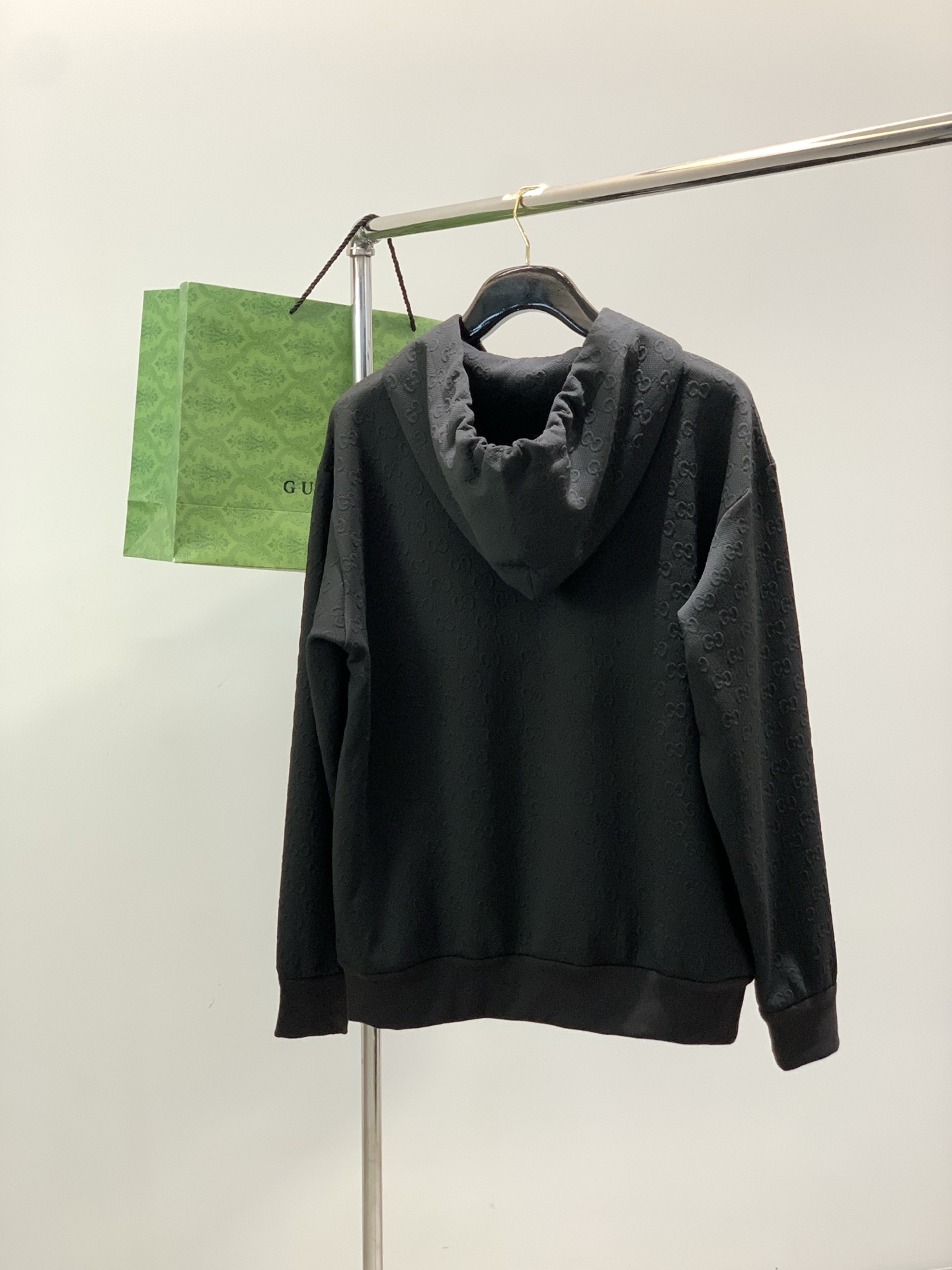 ，Gucci 古驰，2026春季最新款，专柜同步有售，原单狠货，时尚休闲连帽外套，上身很有特点！吸睛而有