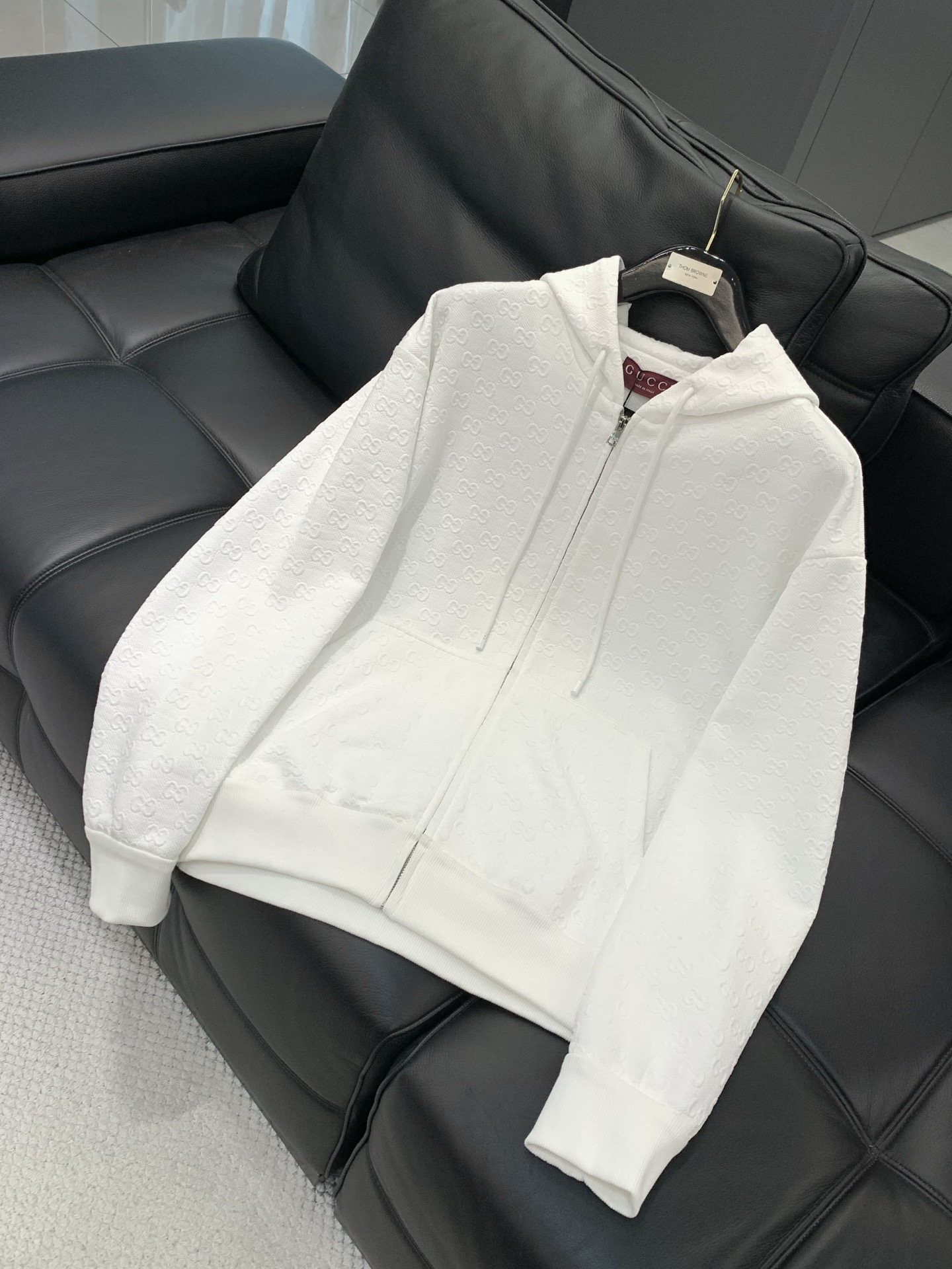 ，Gucci 古驰，2026春季最新款，专柜同步有售，原单狠货，时尚休闲连帽外套，上身很有特点！吸睛而有