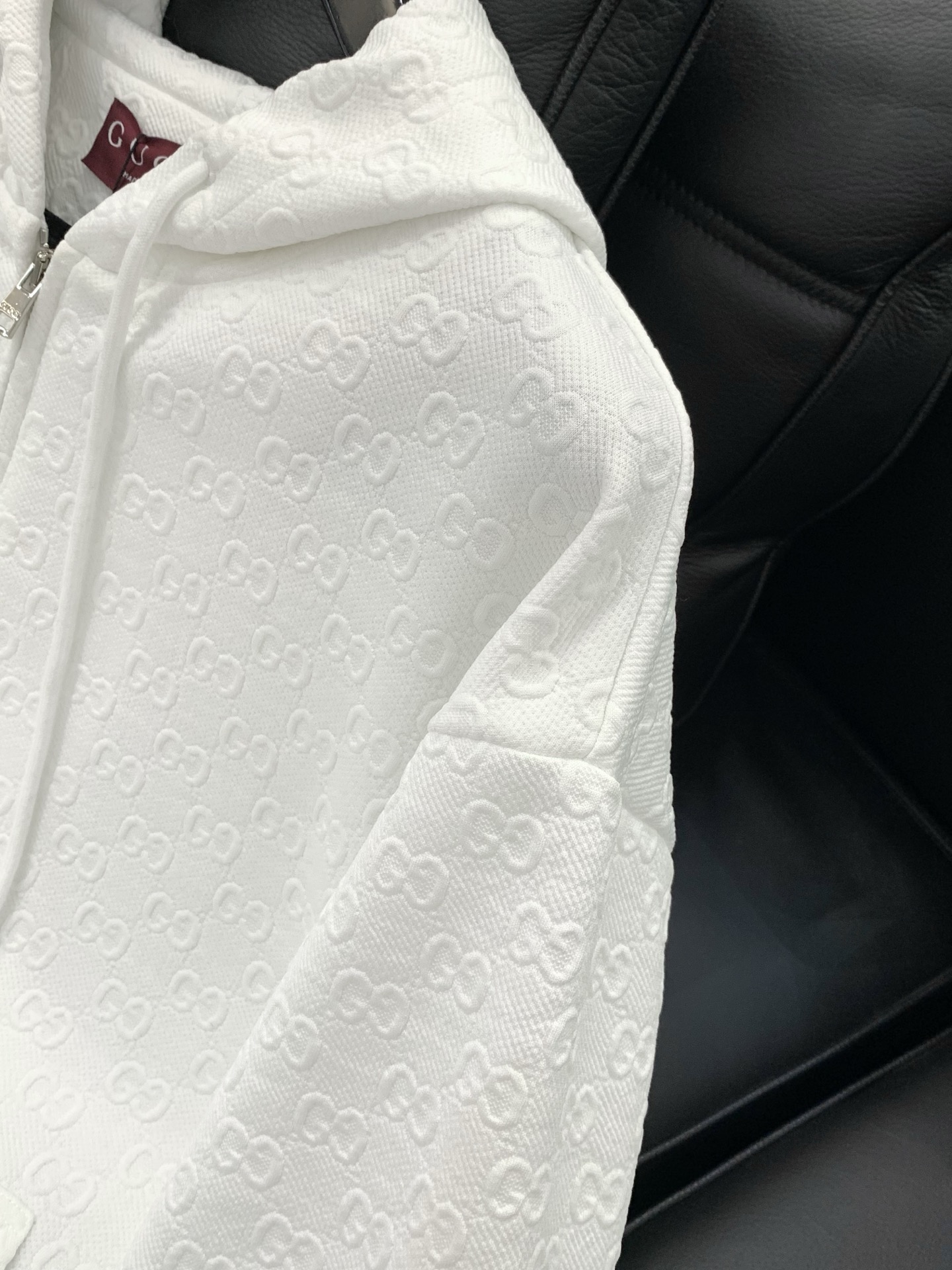 ，Gucci 古驰，2026春季最新款，专柜同步有售，原单狠货，时尚休闲连帽外套，上身很有特点！吸睛而有