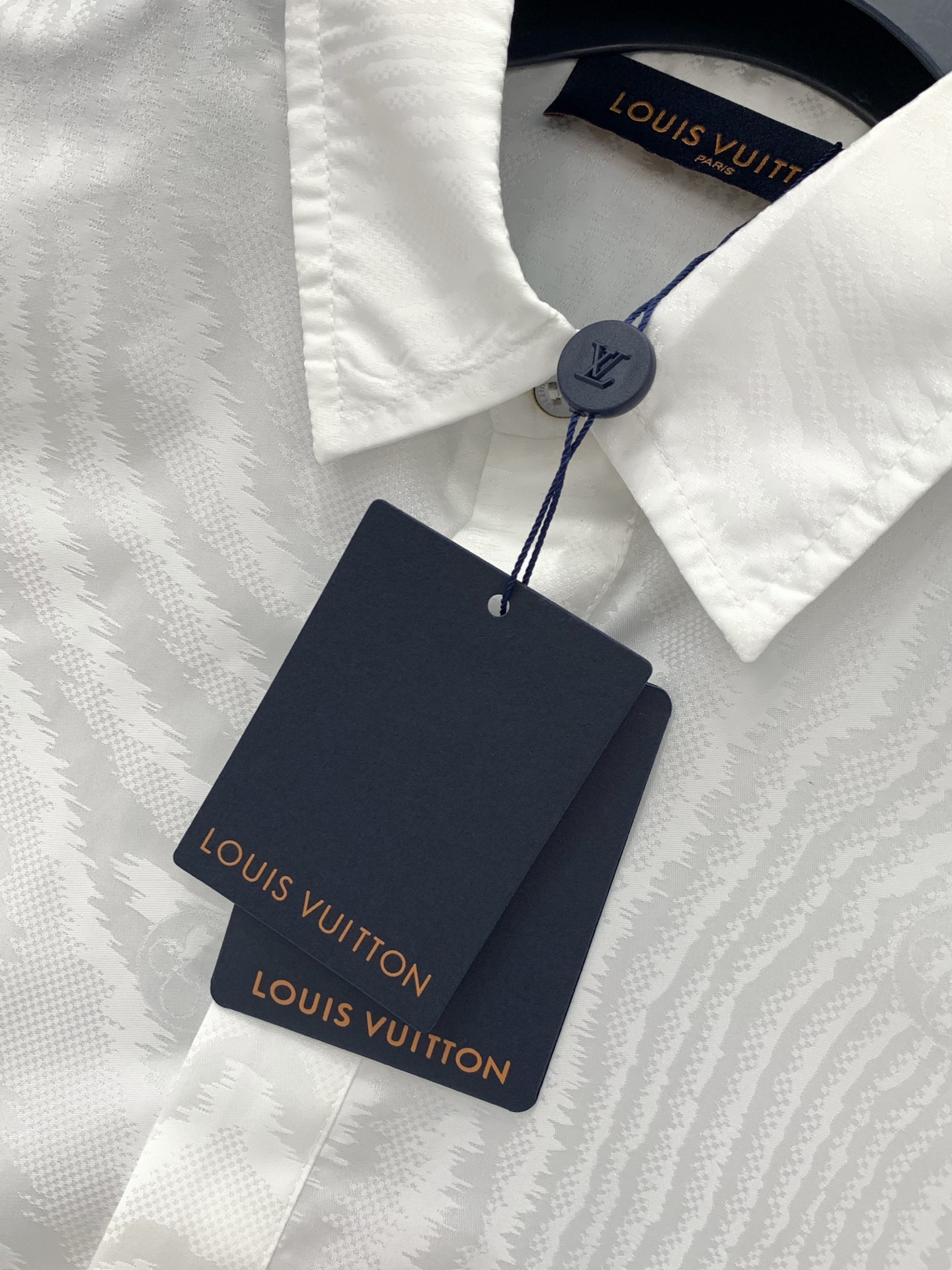 ，LouisVuitton 路易威登，2026春季最新款，专柜同步有售，原单狠货，时尚休闲长袖衬衫，上身