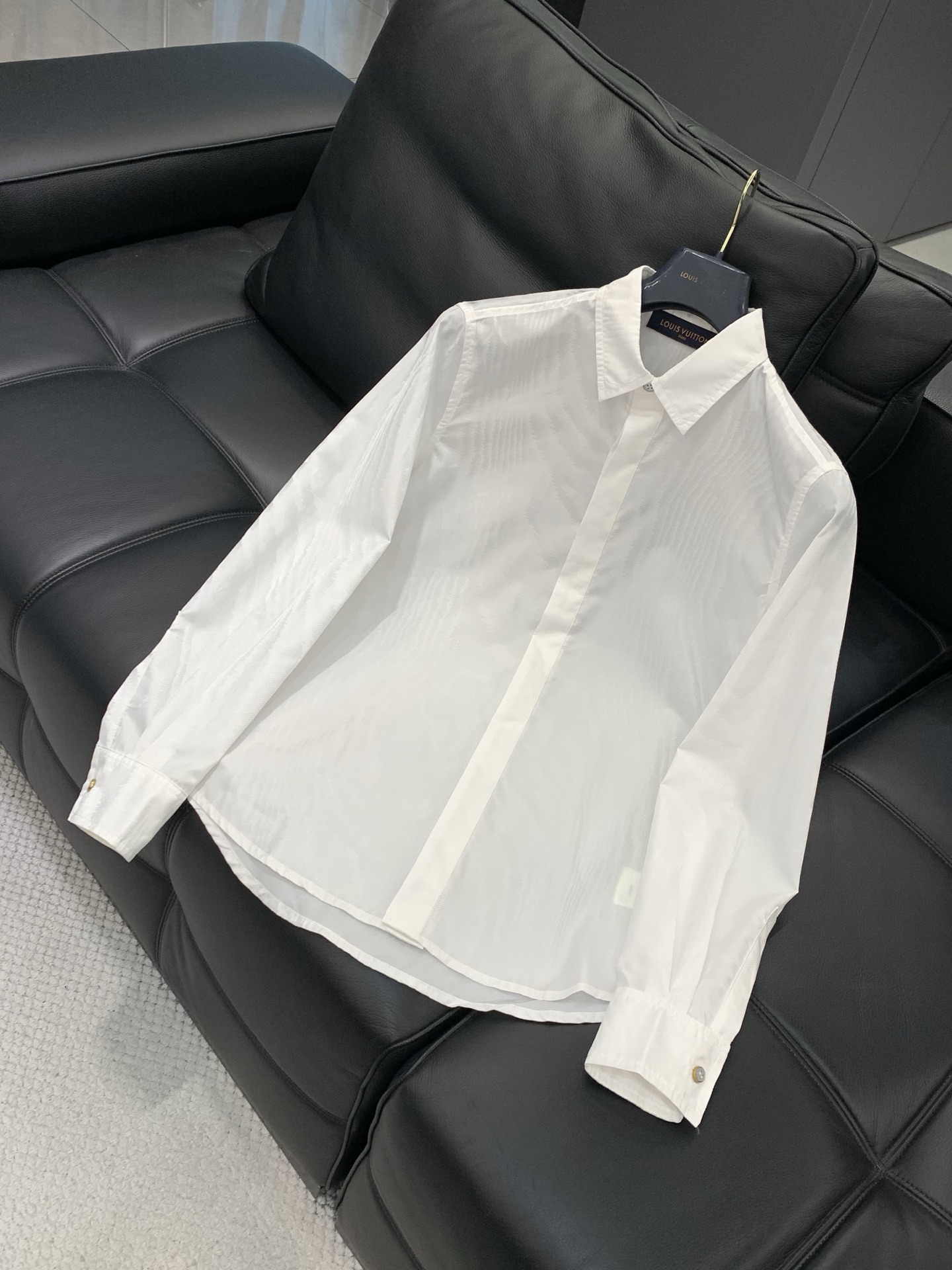 ，LouisVuitton 路易威登，2026春季最新款，专柜同步有售，原单狠货，时尚休闲长袖衬衫，上身