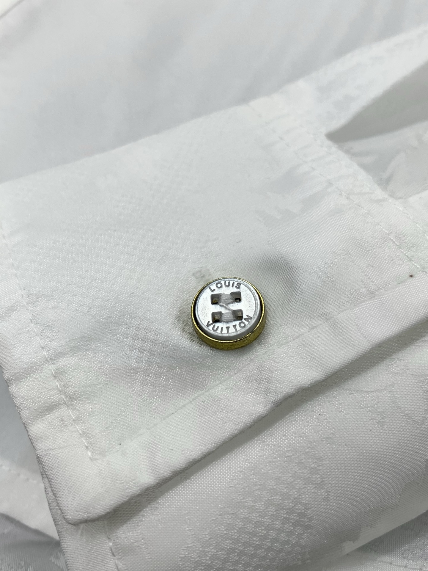 ，LouisVuitton 路易威登，2026春季最新款，专柜同步有售，原单狠货，时尚休闲长袖衬衫，上身