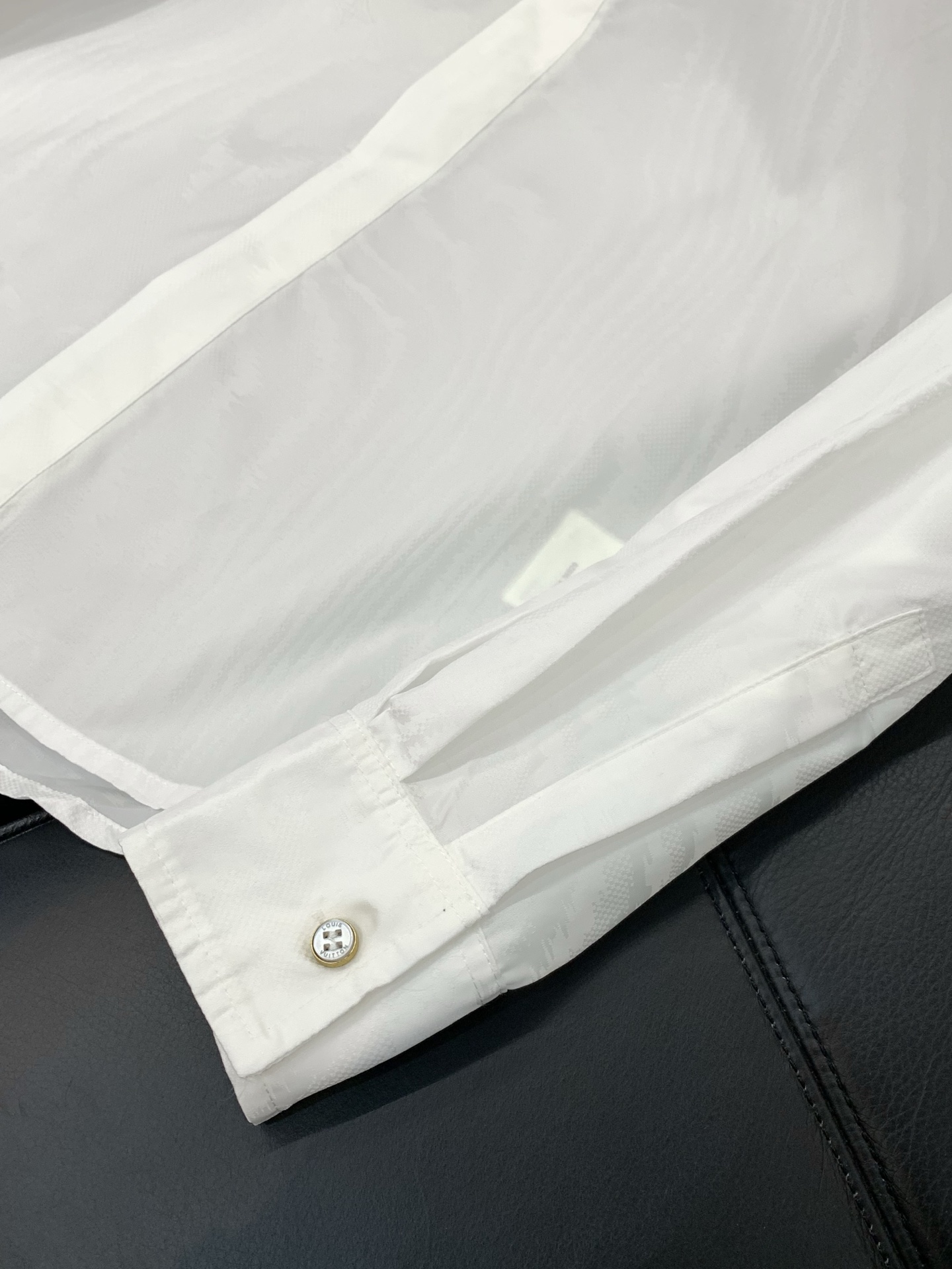 ，LouisVuitton 路易威登，2026春季最新款，专柜同步有售，原单狠货，时尚休闲长袖衬衫，上身