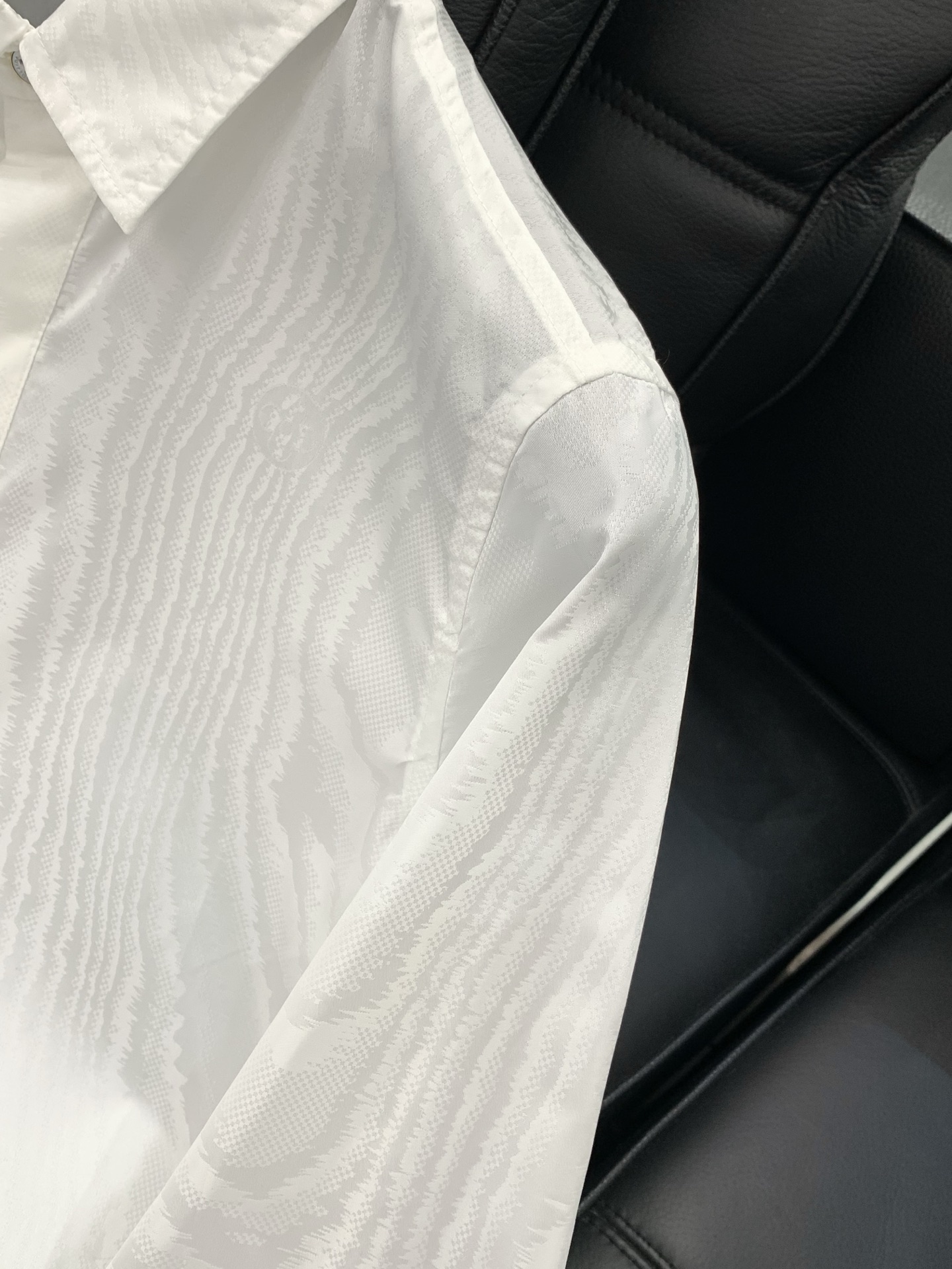 ，LouisVuitton 路易威登，2026春季最新款，专柜同步有售，原单狠货，时尚休闲长袖衬衫，上身