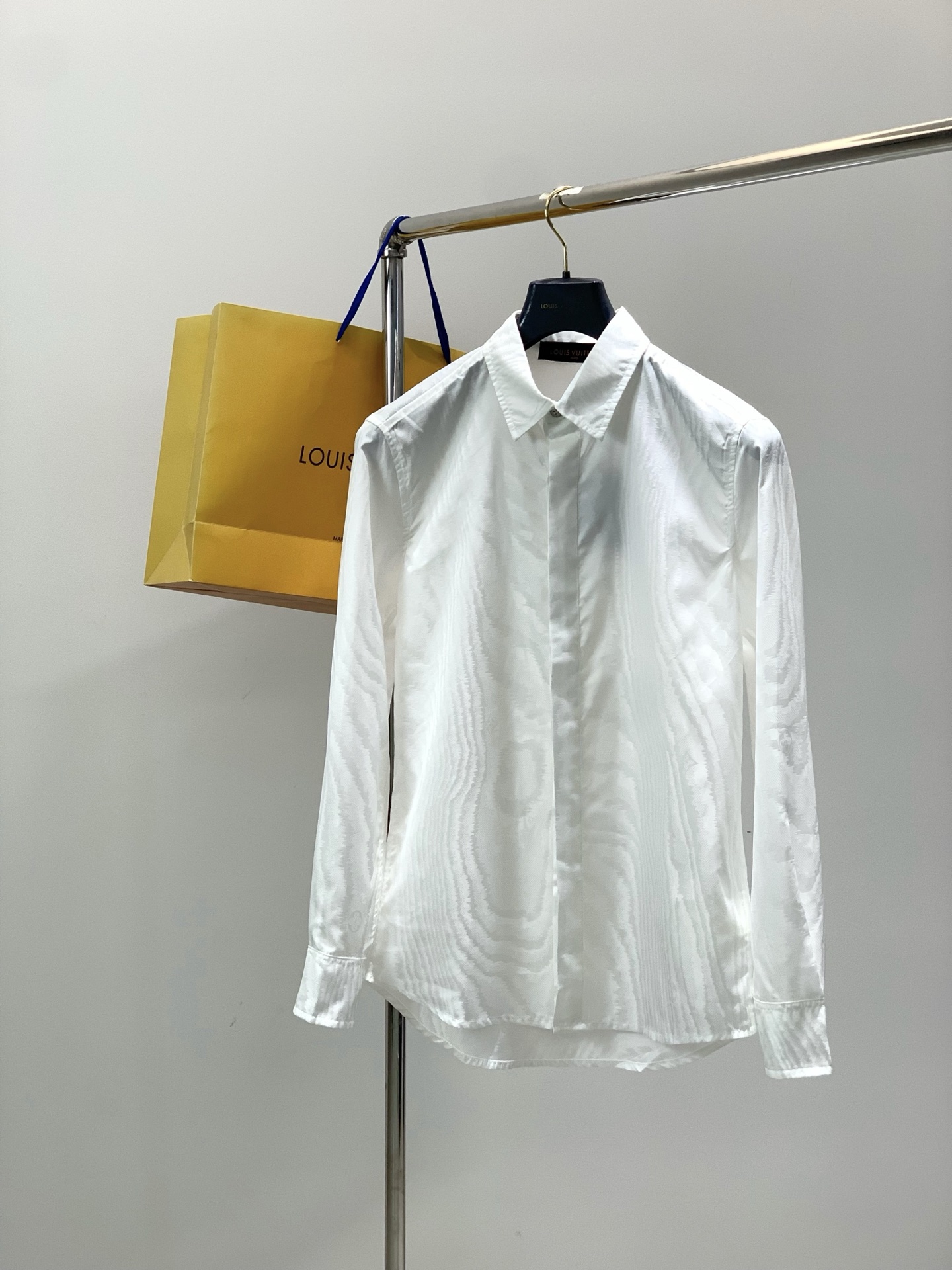 ，LouisVuitton 路易威登，2026春季最新款，专柜同步有售，原单狠货，时尚休闲长袖衬衫，上身