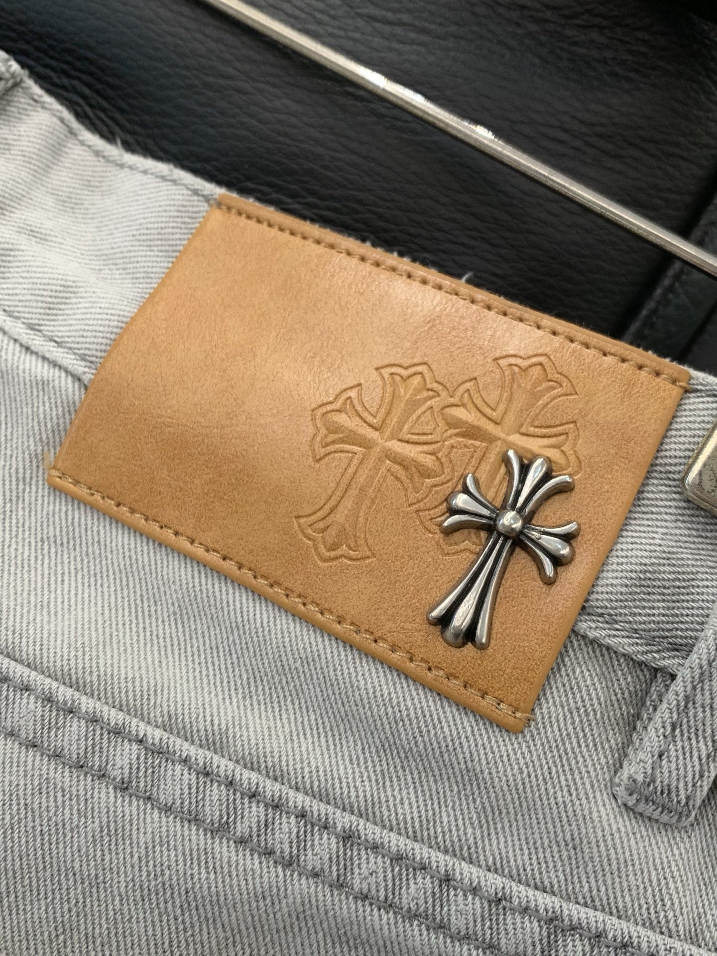 ，Chrome Hearts 克罗心，2026春季新品，专柜同步有售，原单狠货，时尚休闲水洗牛仔裤，采用