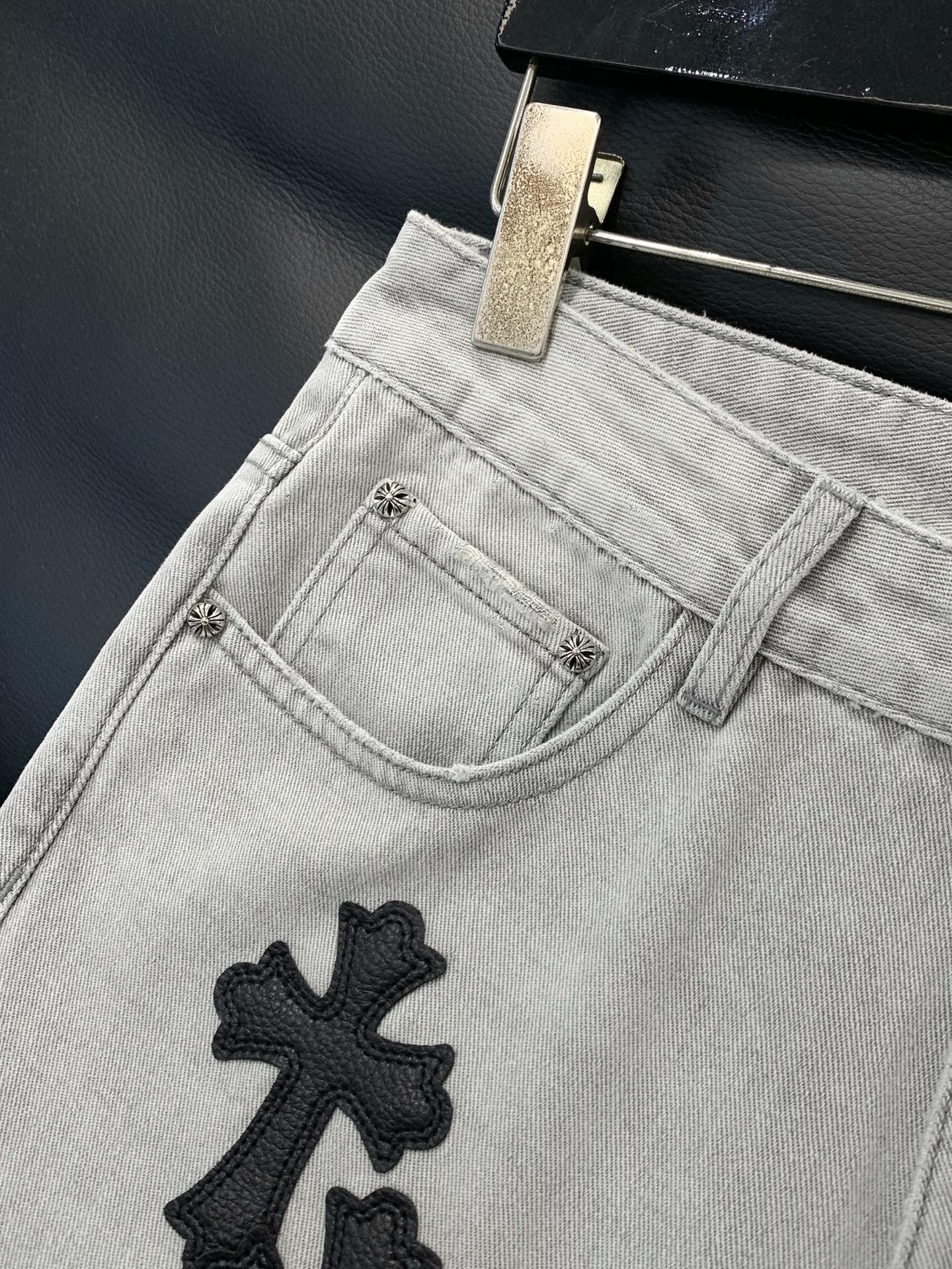 ，Chrome Hearts 克罗心，2026春季新品，专柜同步有售，原单狠货，时尚休闲水洗牛仔裤，采用